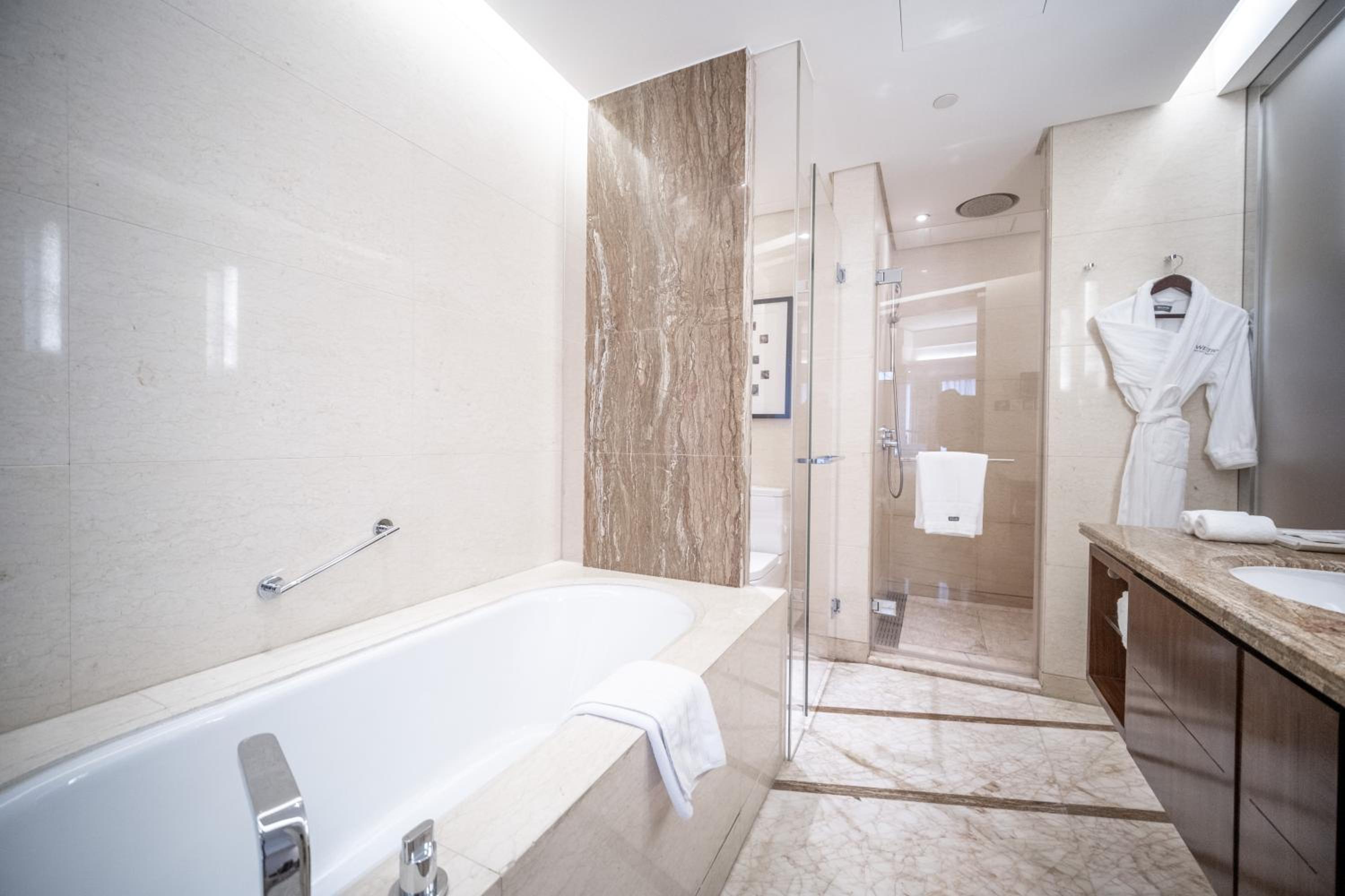 Superior Deluxe Twin Room with Skyline View photo 3