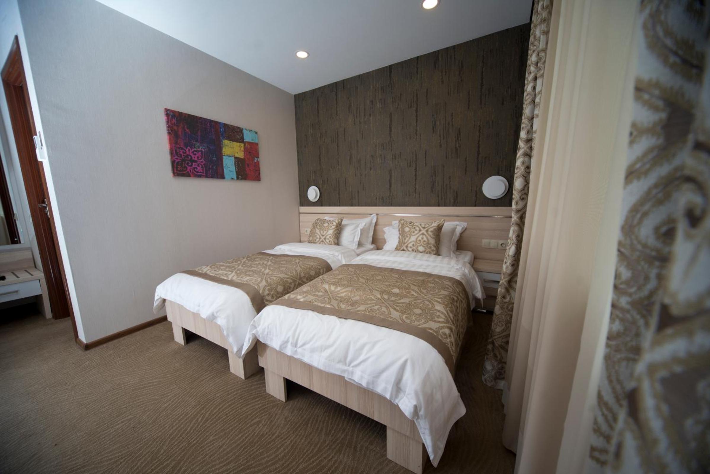 Standard Double or Twin Room photo 1