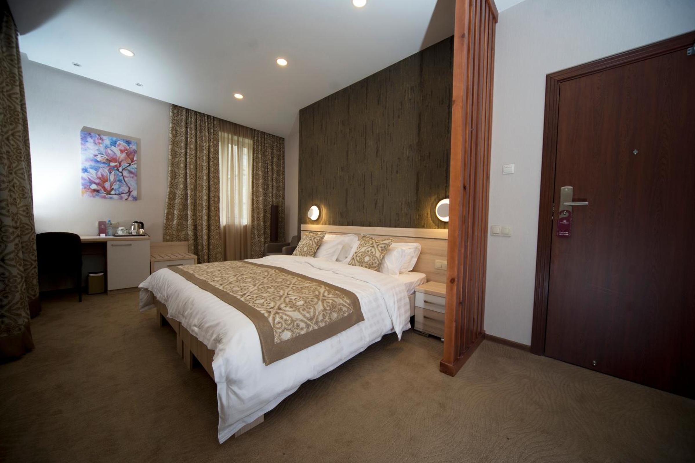 Deluxe Double or Twin Room photo 2
