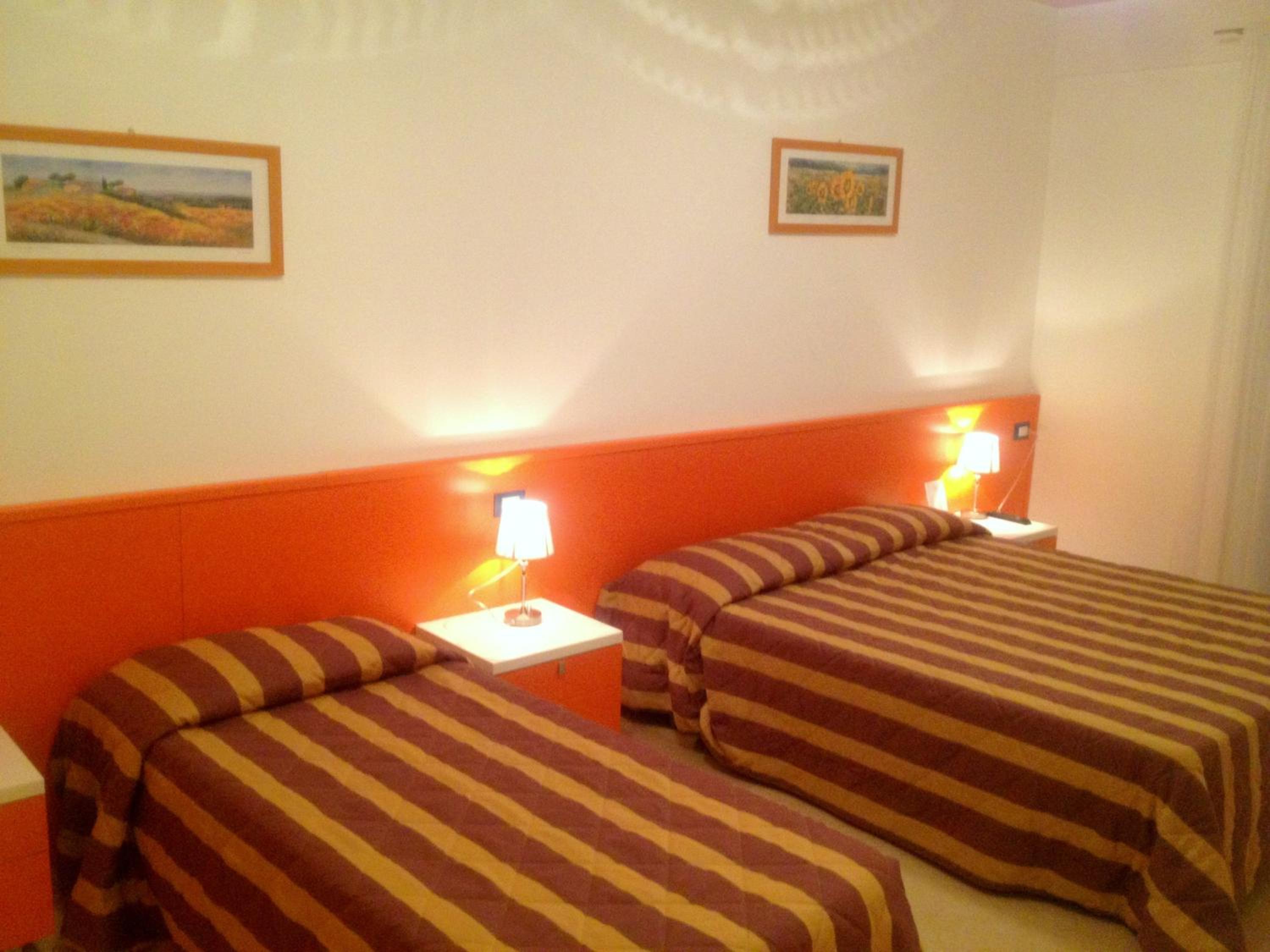 Two-Bedroom Apartment (6 Adults) - Photo 7