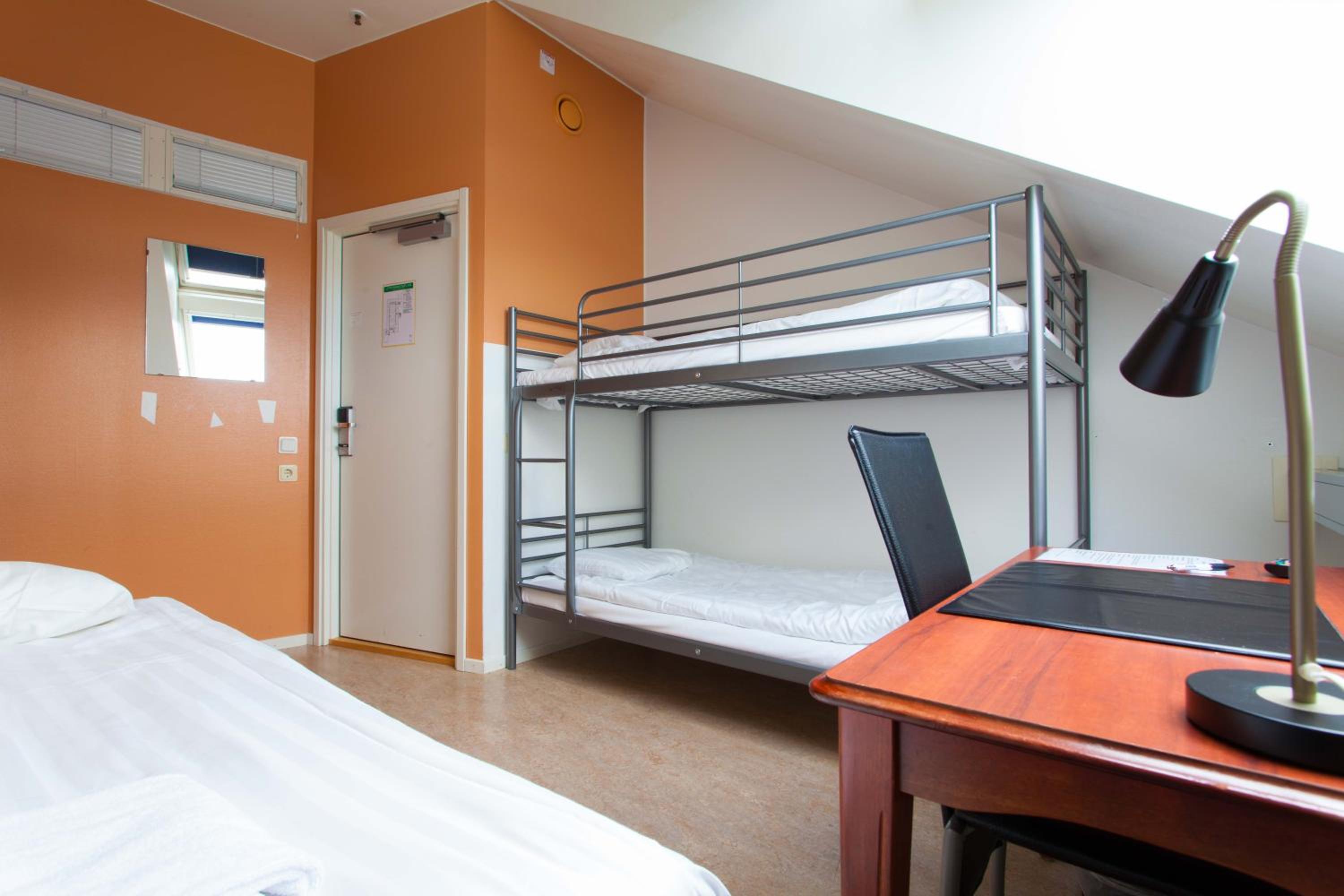 Basic Triple Room with Shared Bathroom photo 3