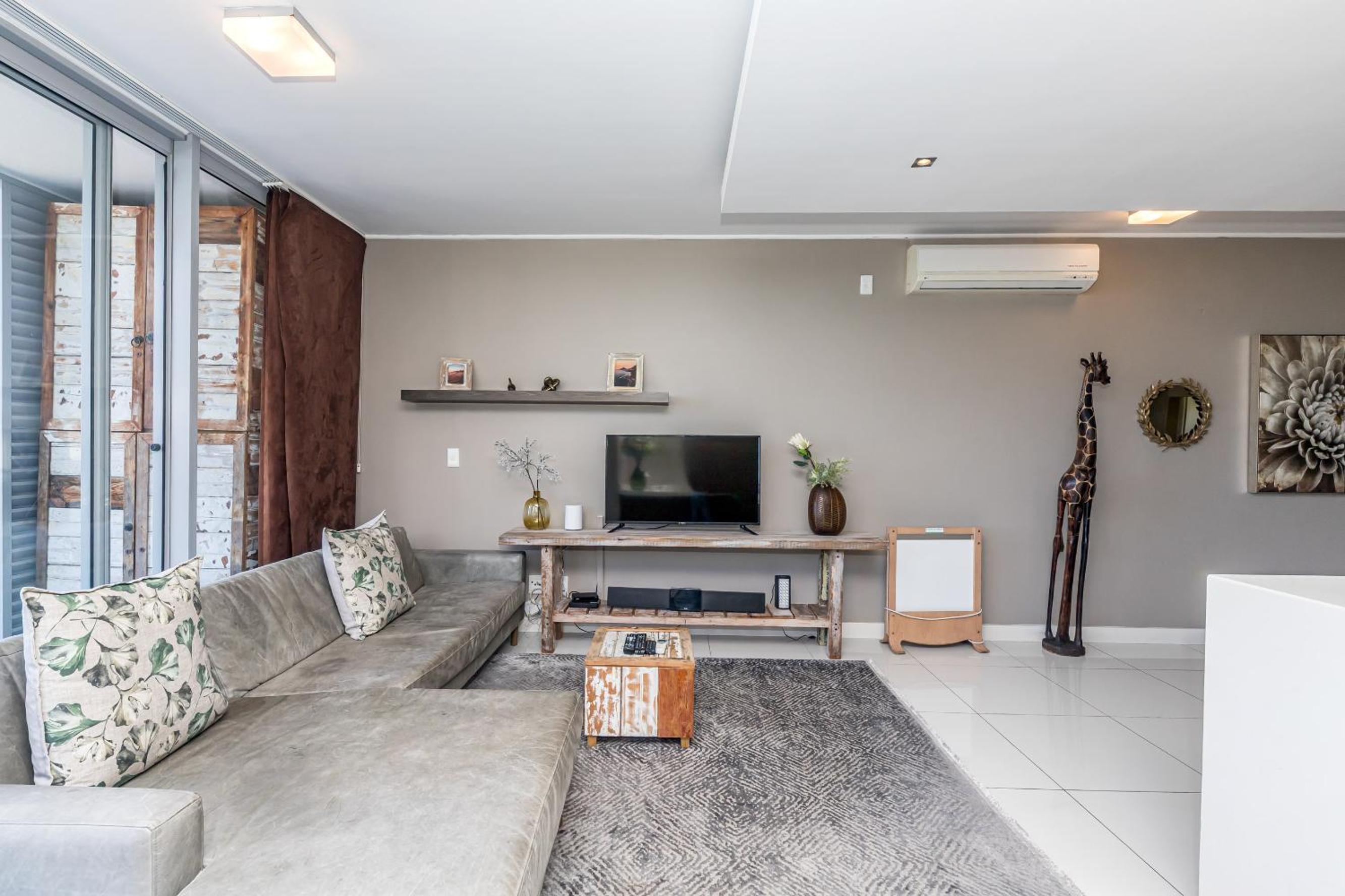 Apartment with View and Balcony photo 2