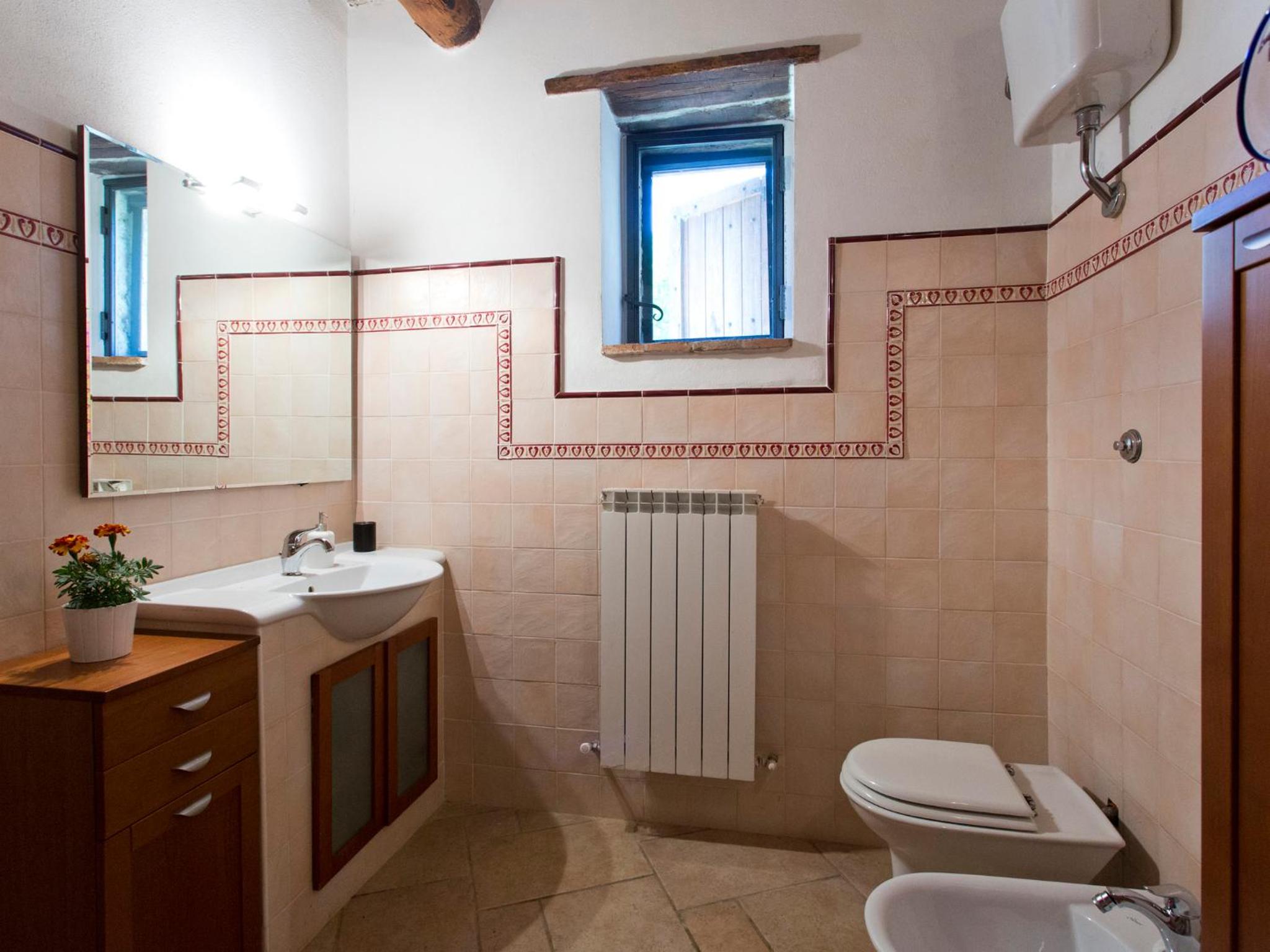 Deluxe Suite with Spa Bath photo 3