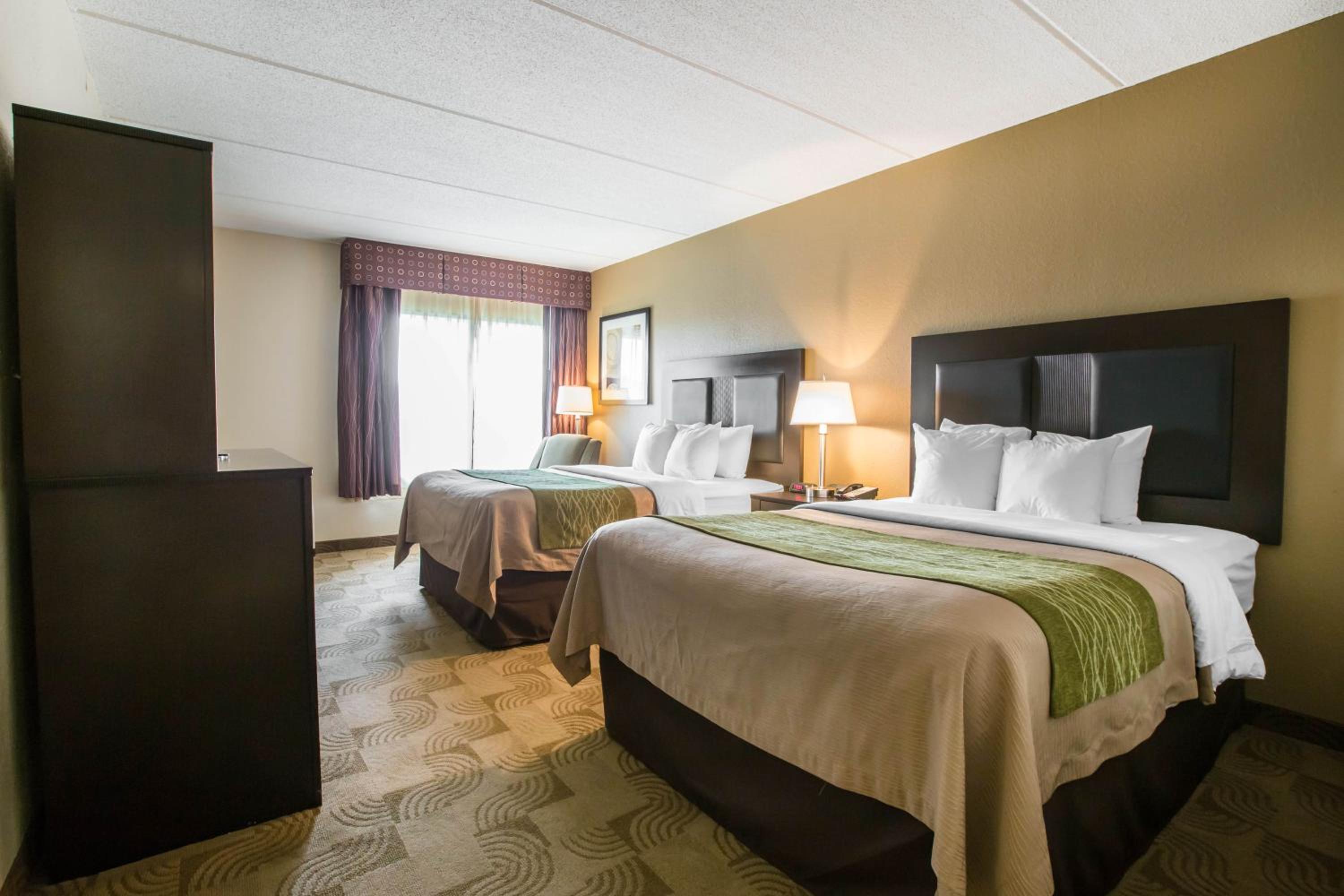 Queen Room with Two Queen Beds - Non-Smoking - Photo 1