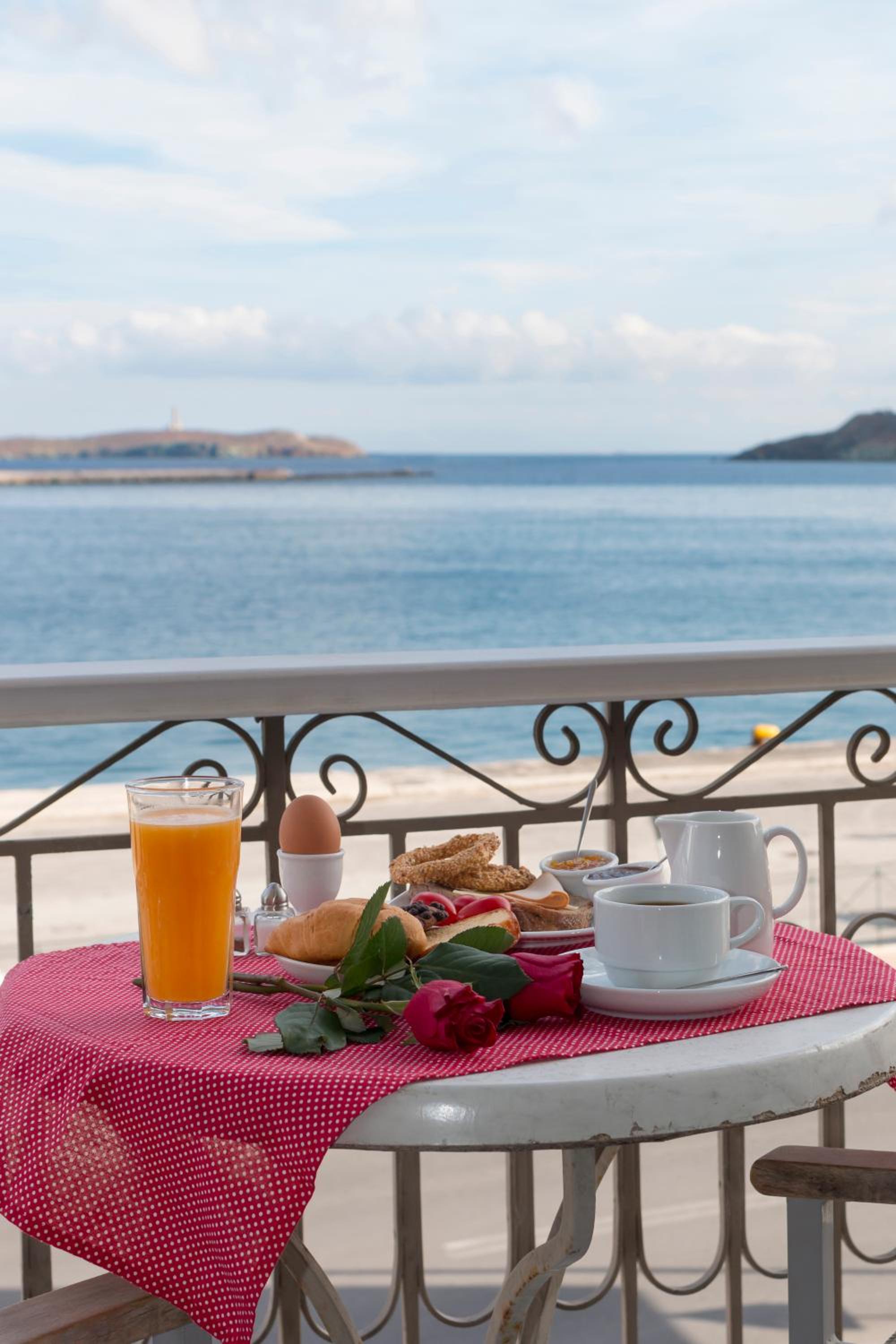 Twin Room with Balcony and Sea View photo 2