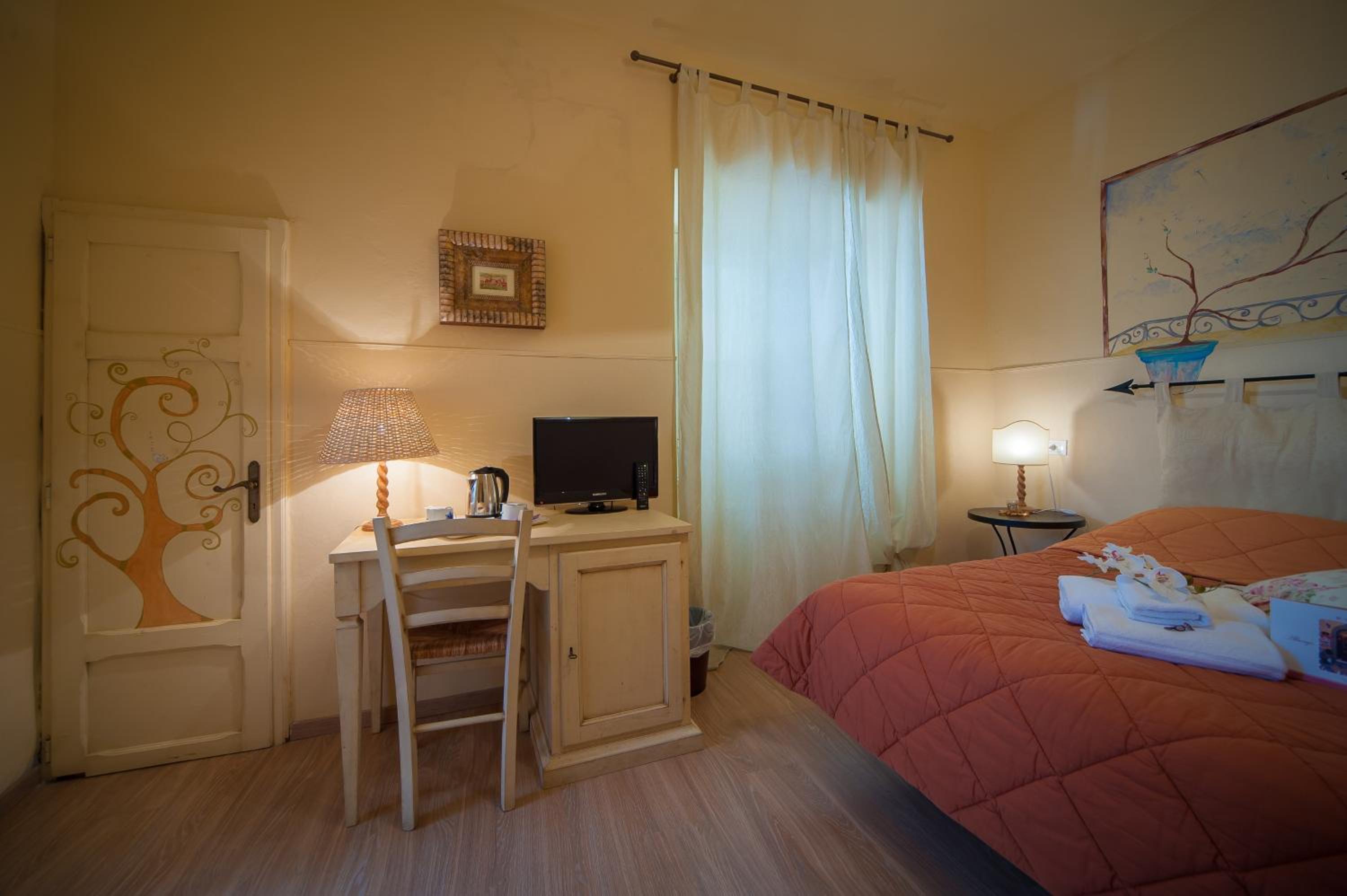Standard Double Or Twin Room - Photo 11