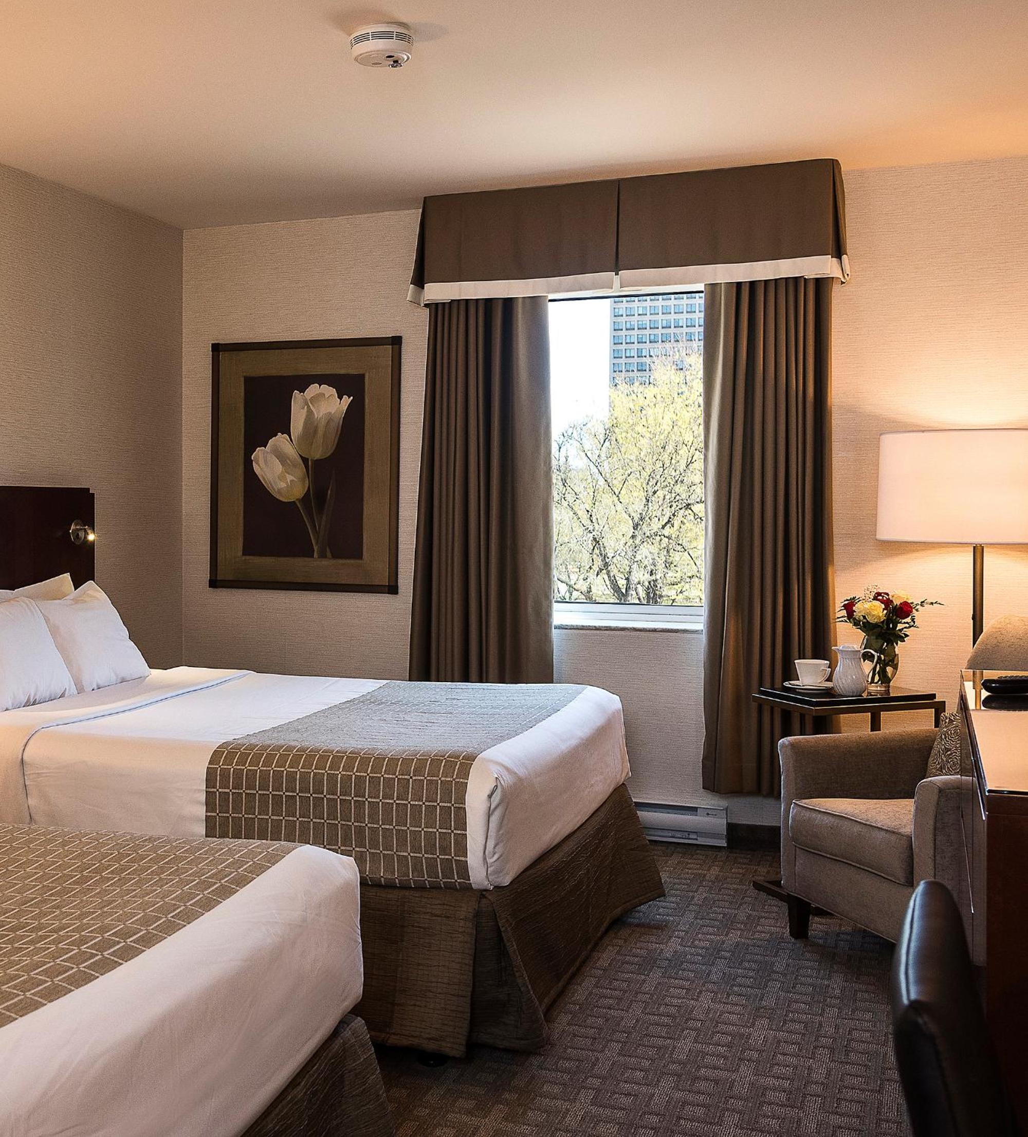 Queen Room with Two Queen Beds and Park View