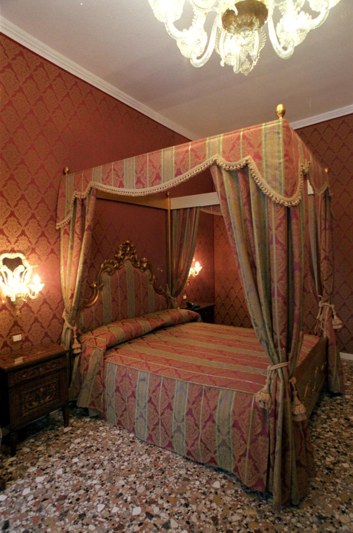 Junior Suite with Canal View (4 Adults) photo 3