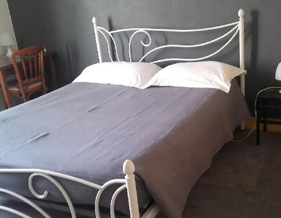 Standard Double Room with Shared Toilet