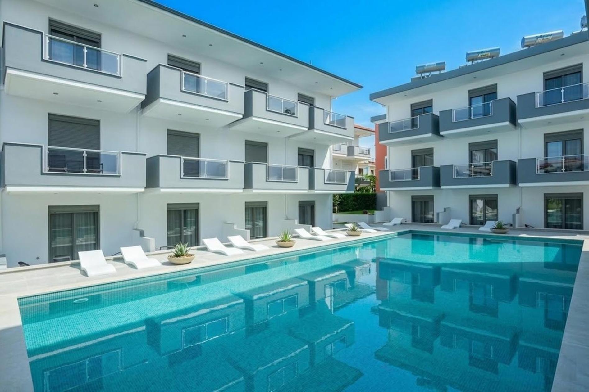 Apartment with Pool View  photo 3