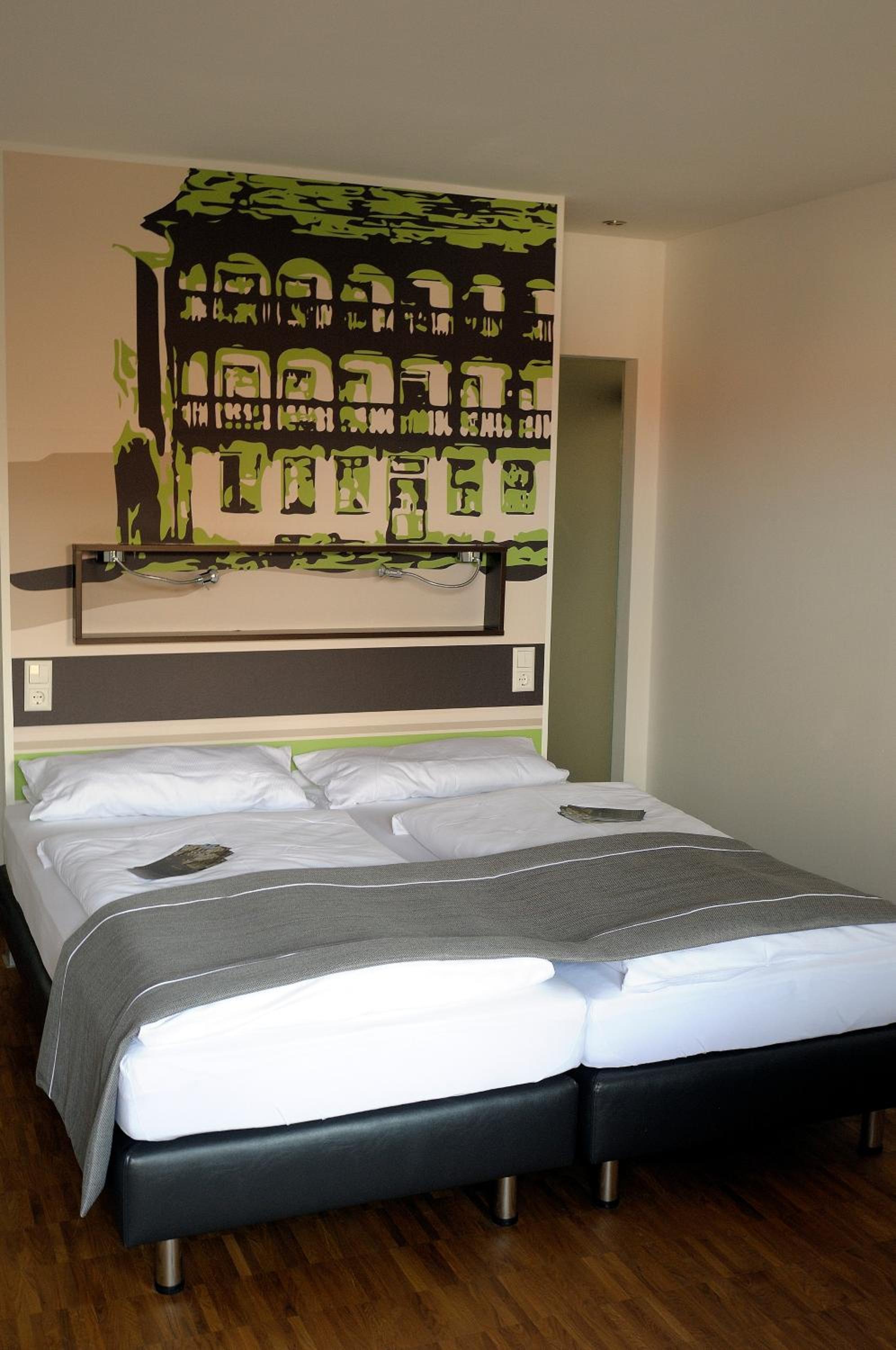 Standard Double Room - Photo 6