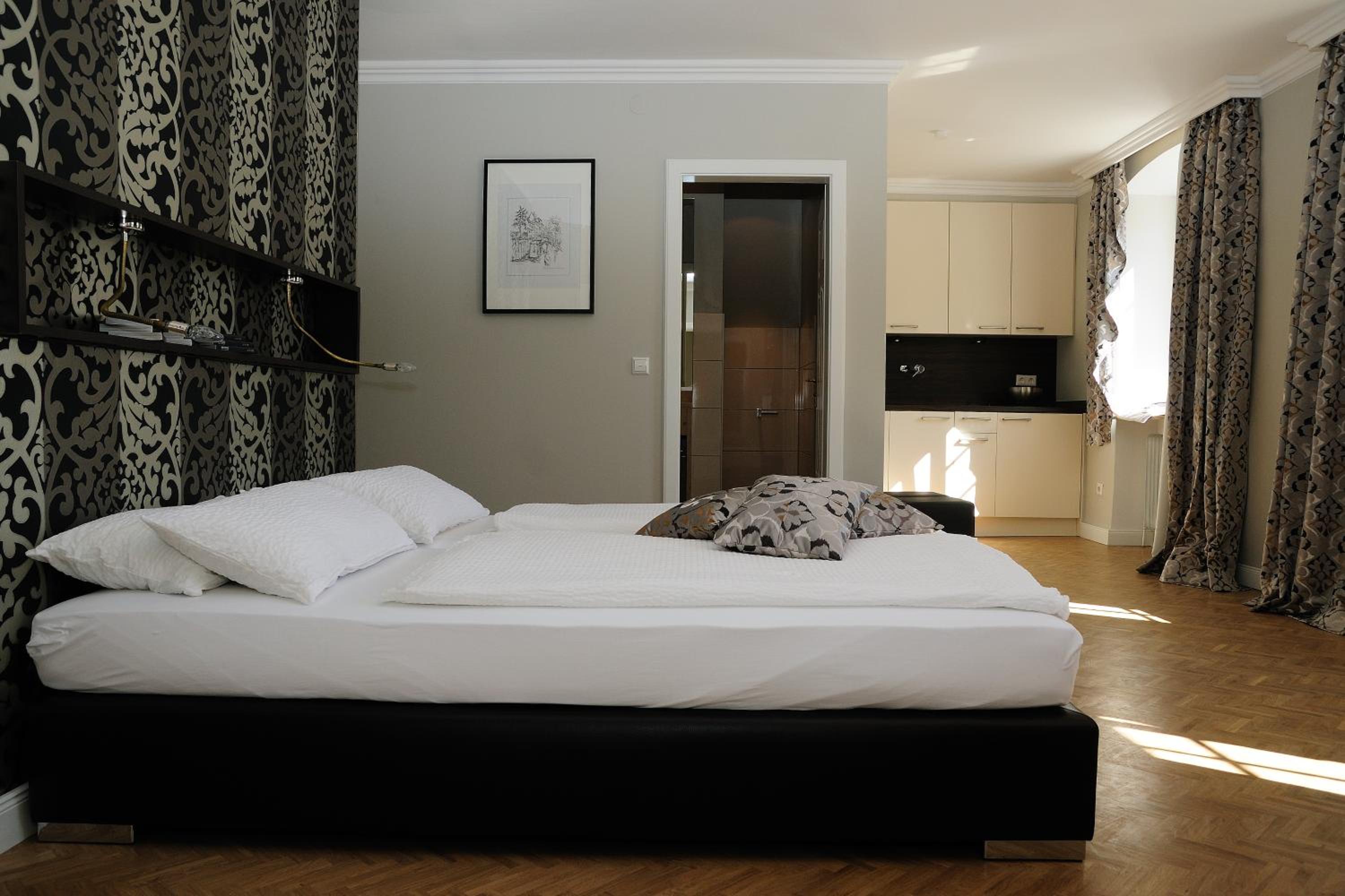 Premium Suite (206) - Photo 3