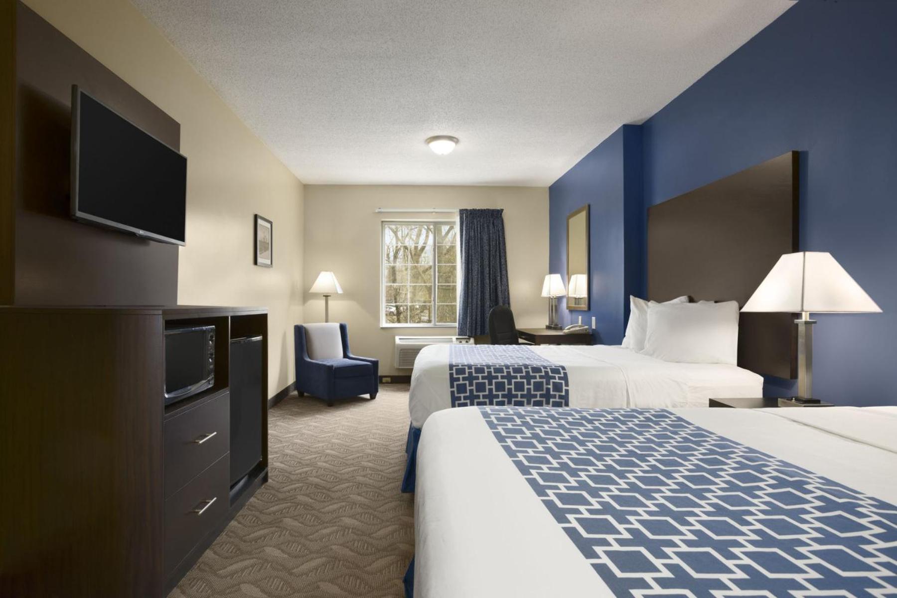 Studio Suite with Two Queen Beds - Non-Smoking - Photo 2