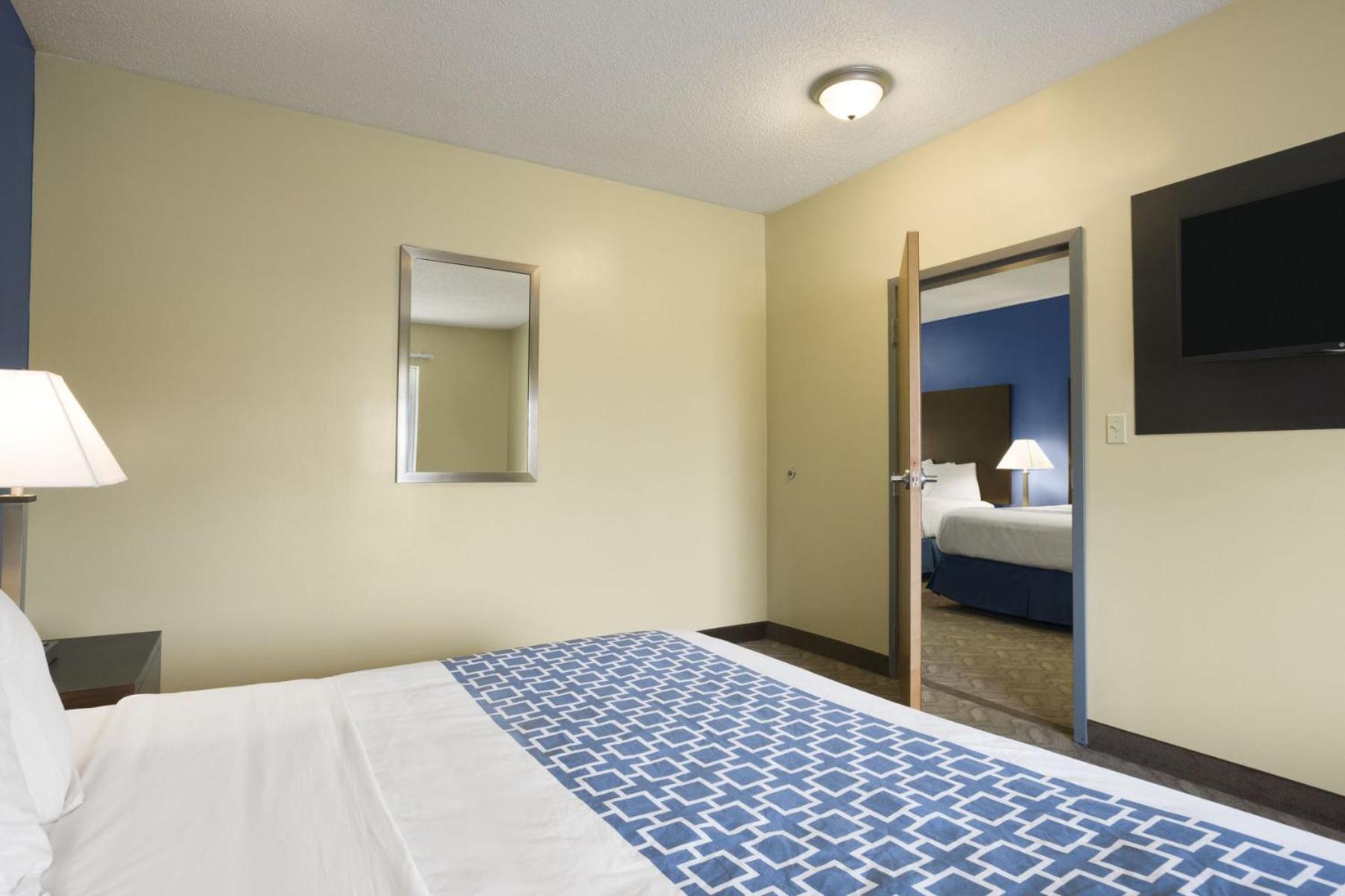 One-Bedroom Suite - Non-Smoking - Photo 4