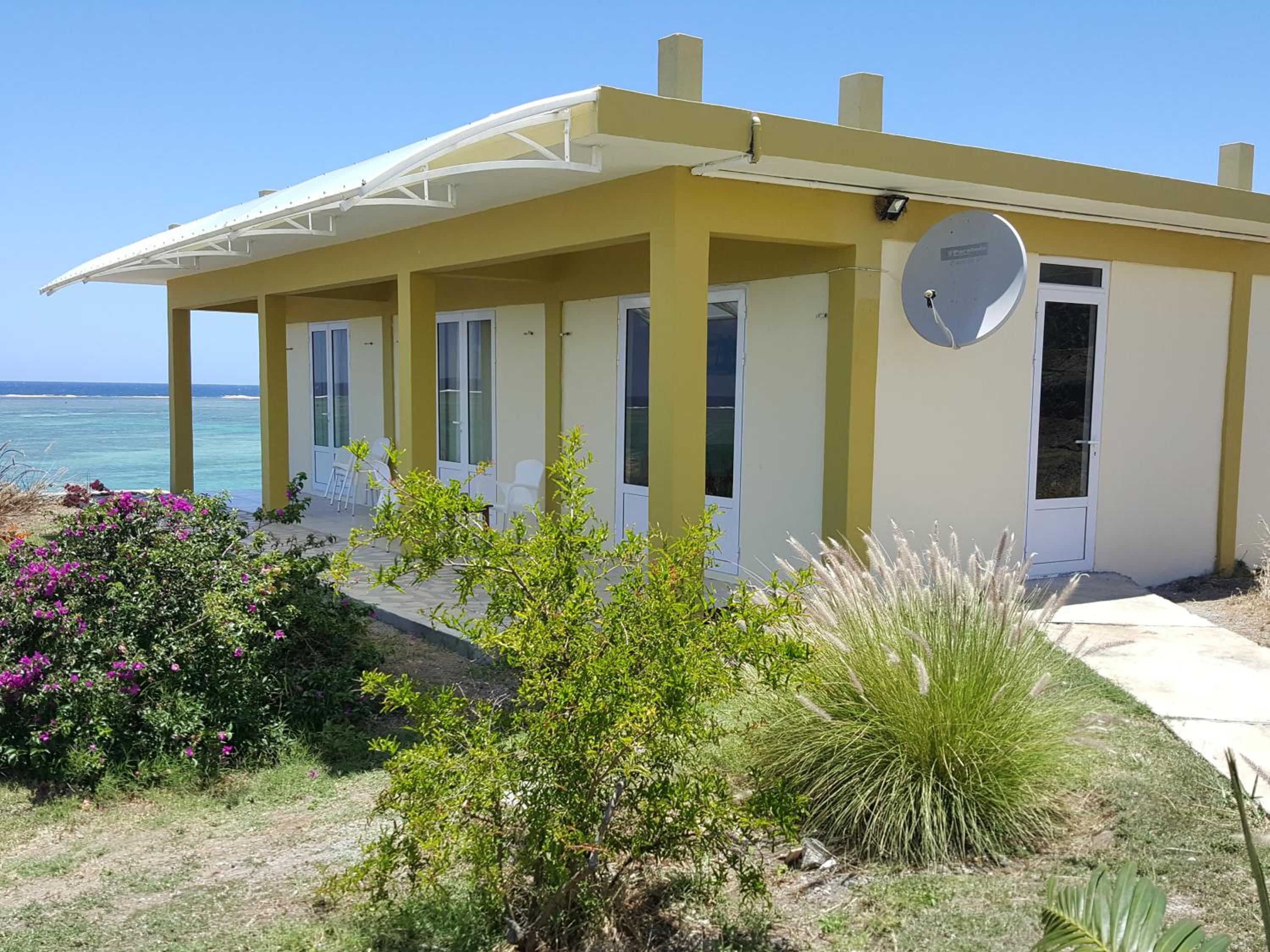 Three-Bedroom Villa - Photo 2