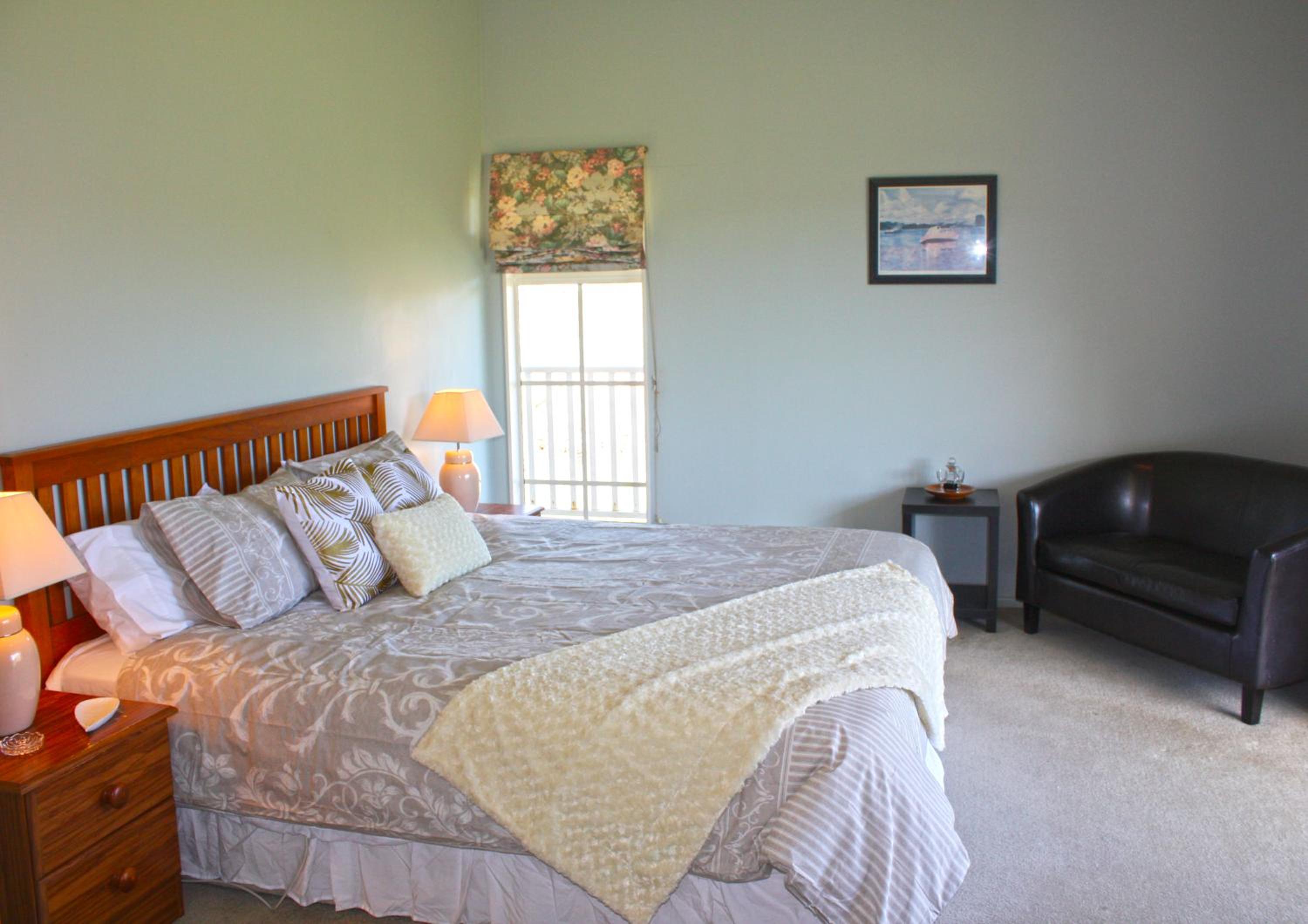 Deluxe King Room photo 2