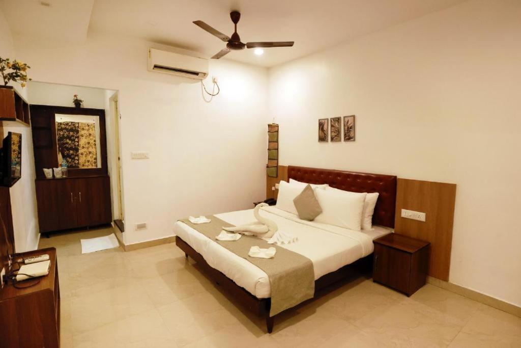 Deluxe King Room photo 2