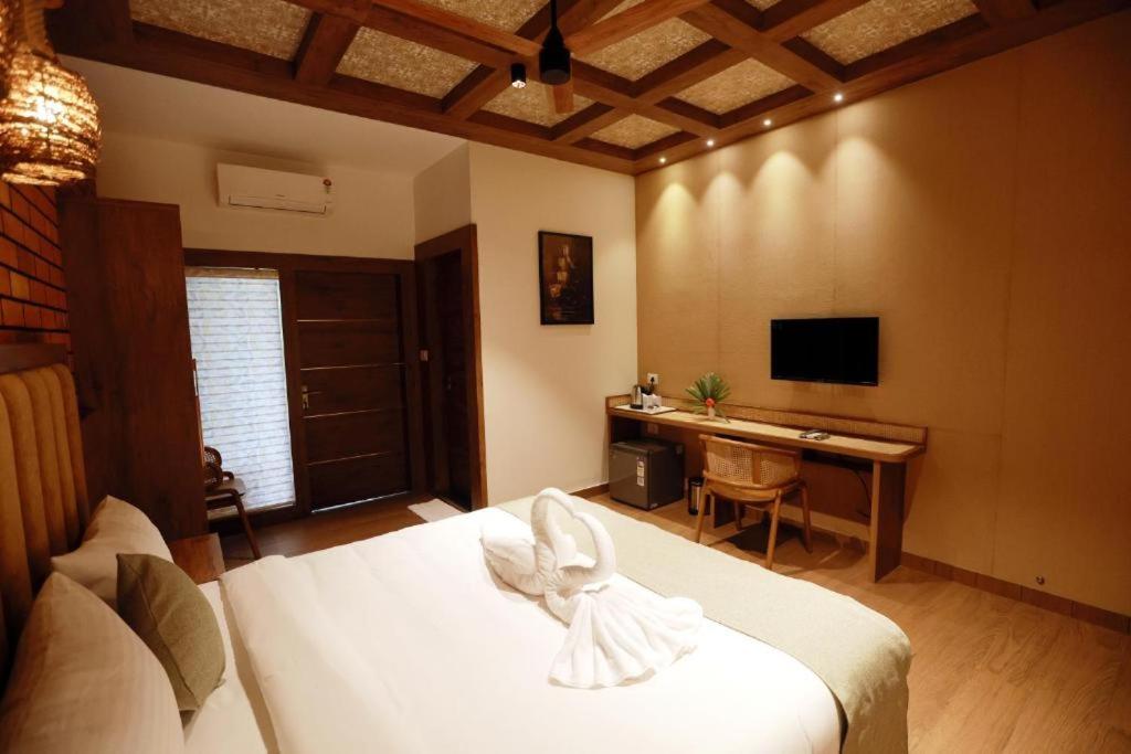 Deluxe King Room photo 3
