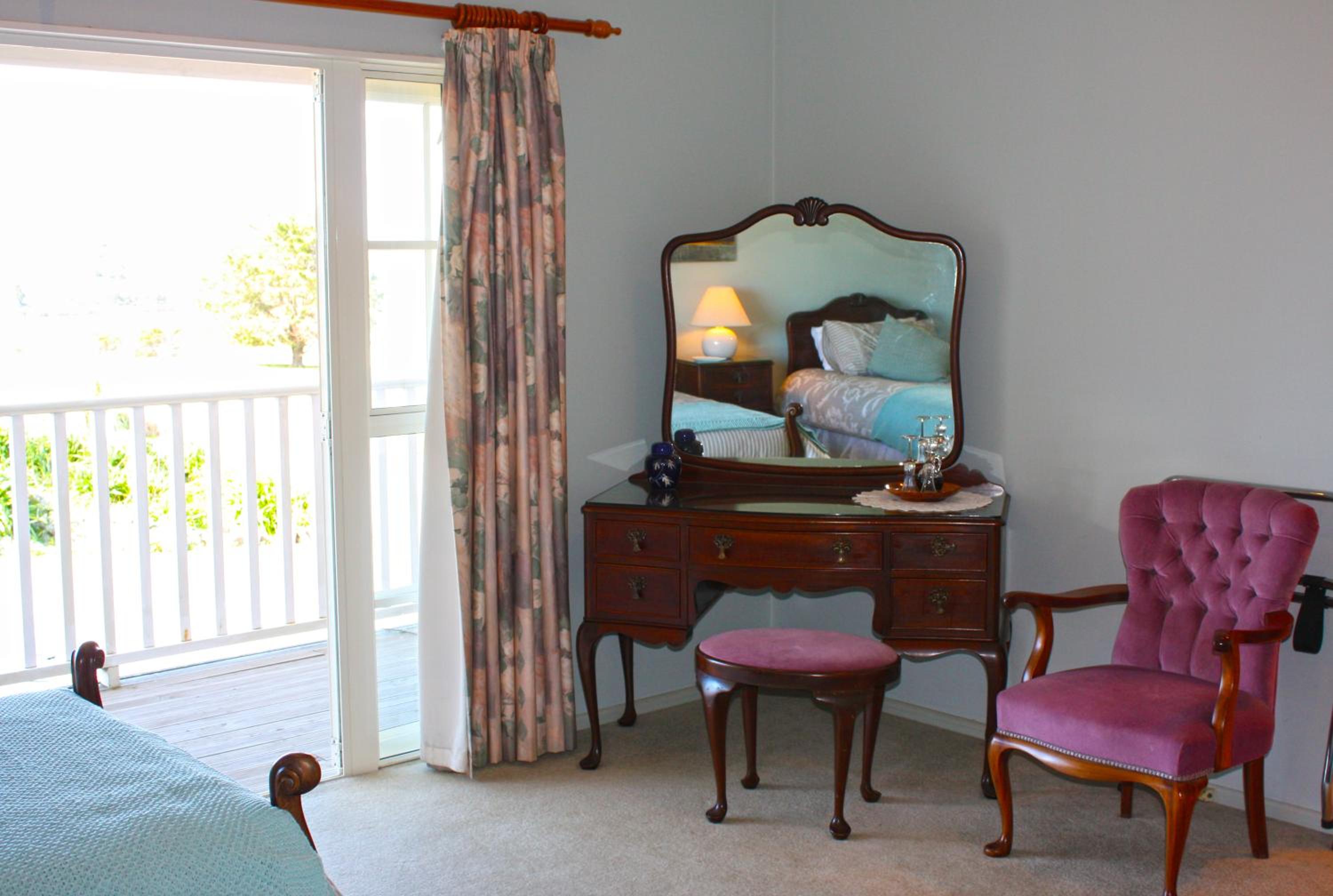Twin Room with Private Bathroom photo 2