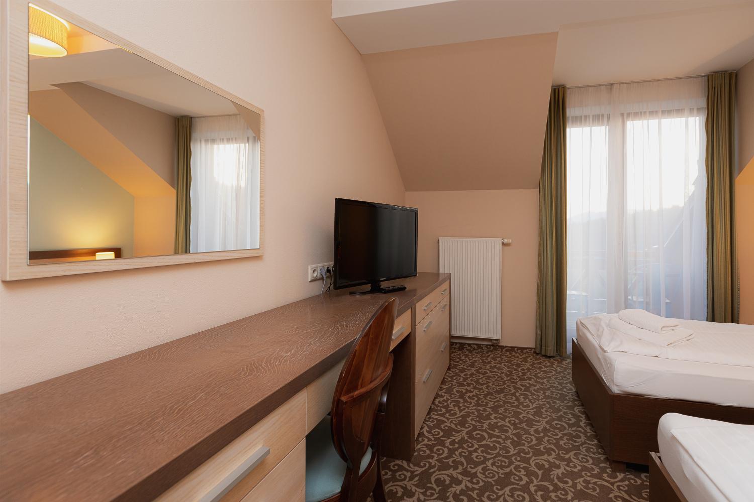 Double or Twin Room with Extra Bed photo 2