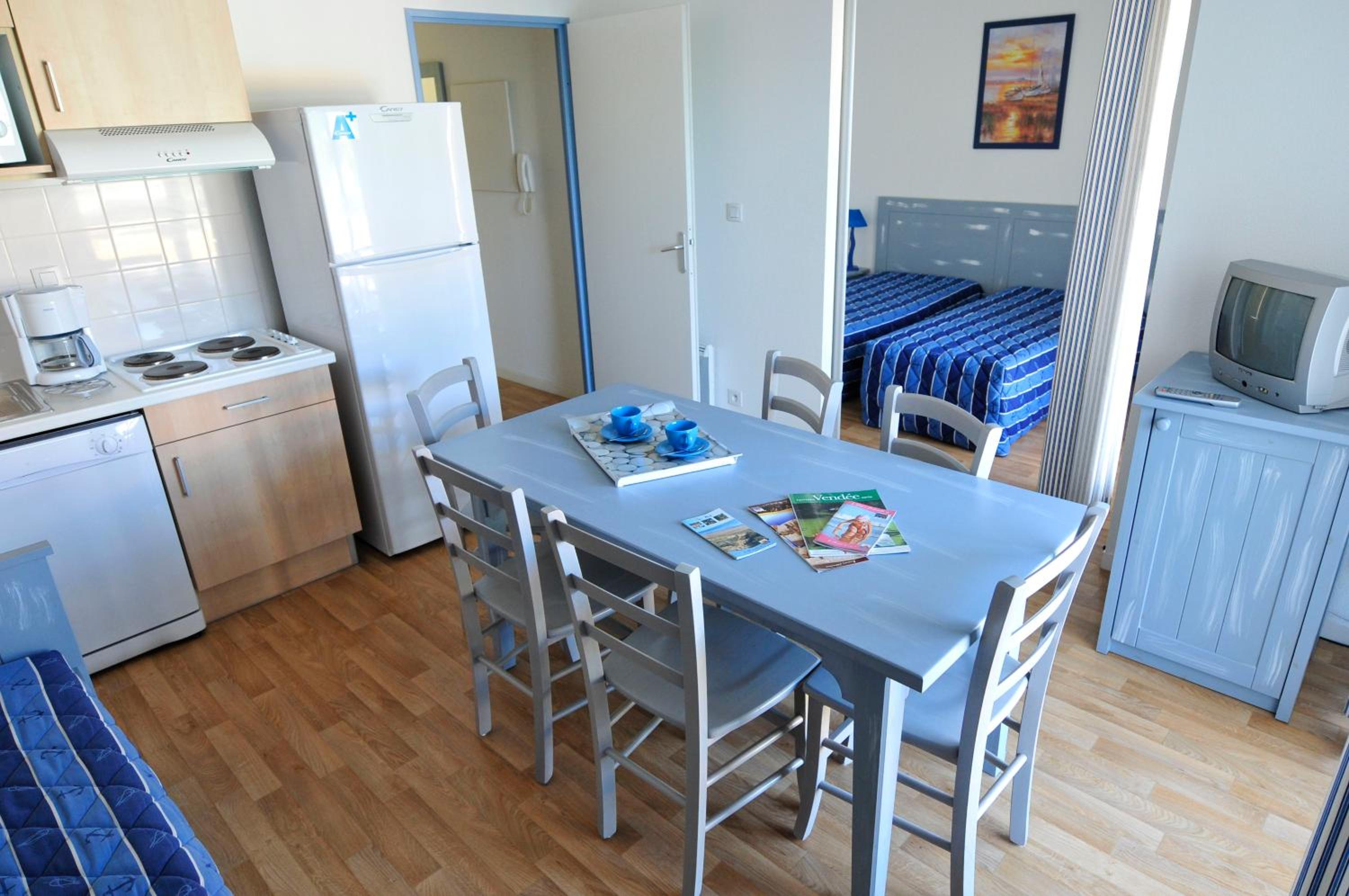Two-Bedroom Apartment (6 People) - Photo 8