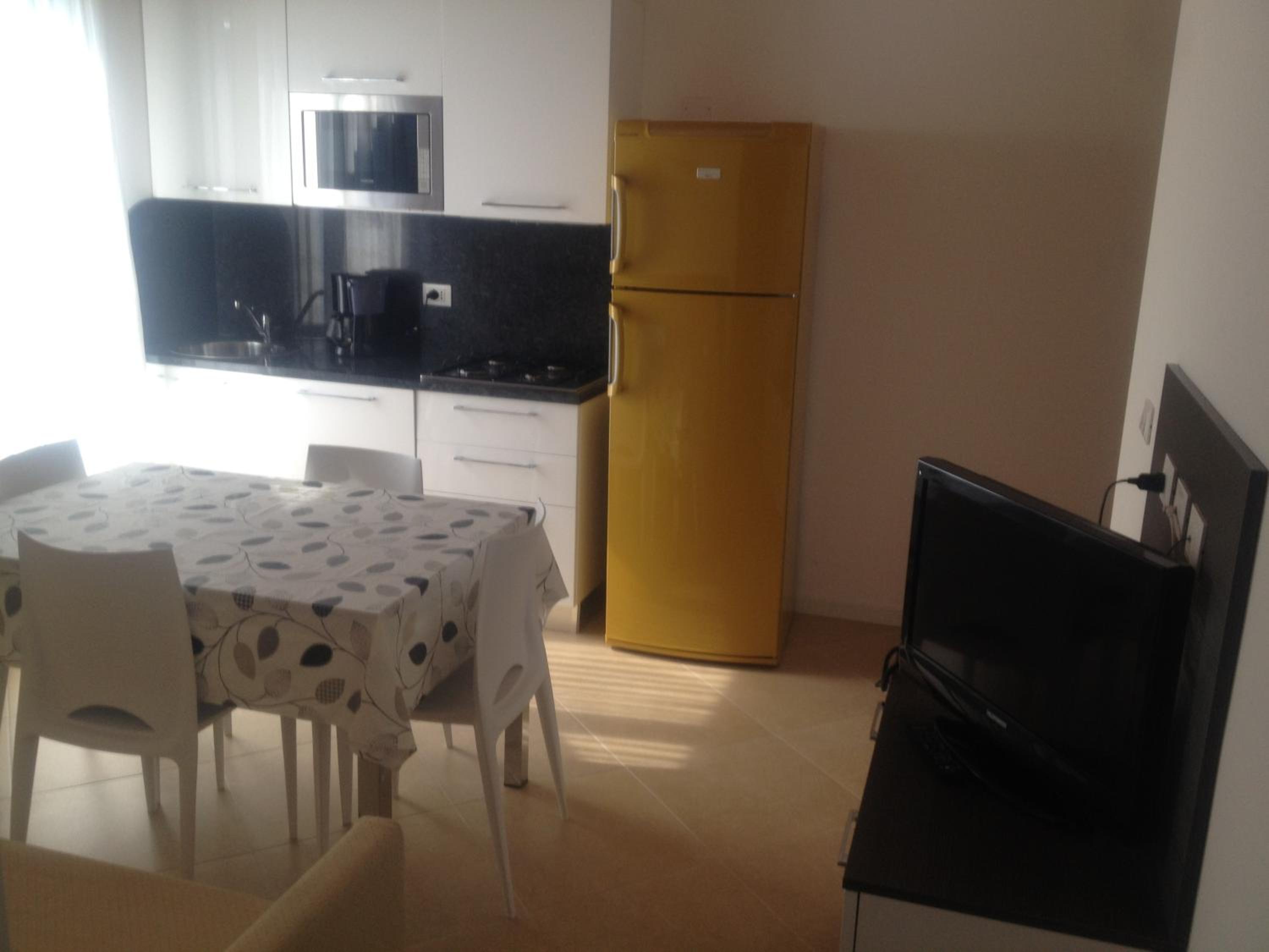 Two-Bedroom Apartment (6 Adults) - Photo 2