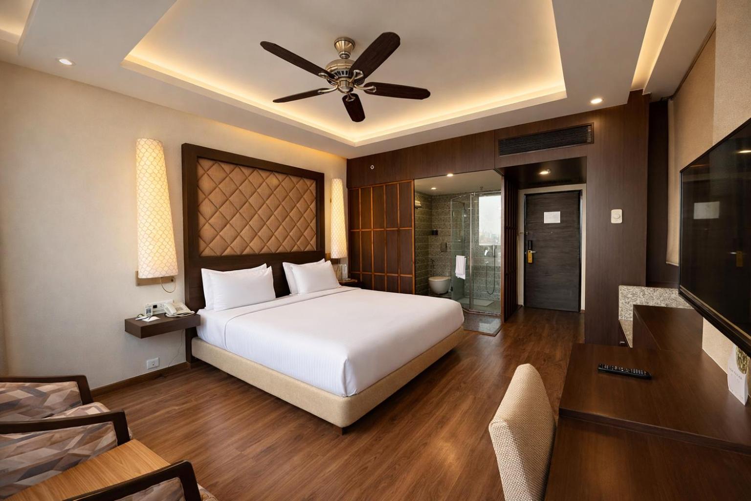 Premier Room King Bed River View photo 3