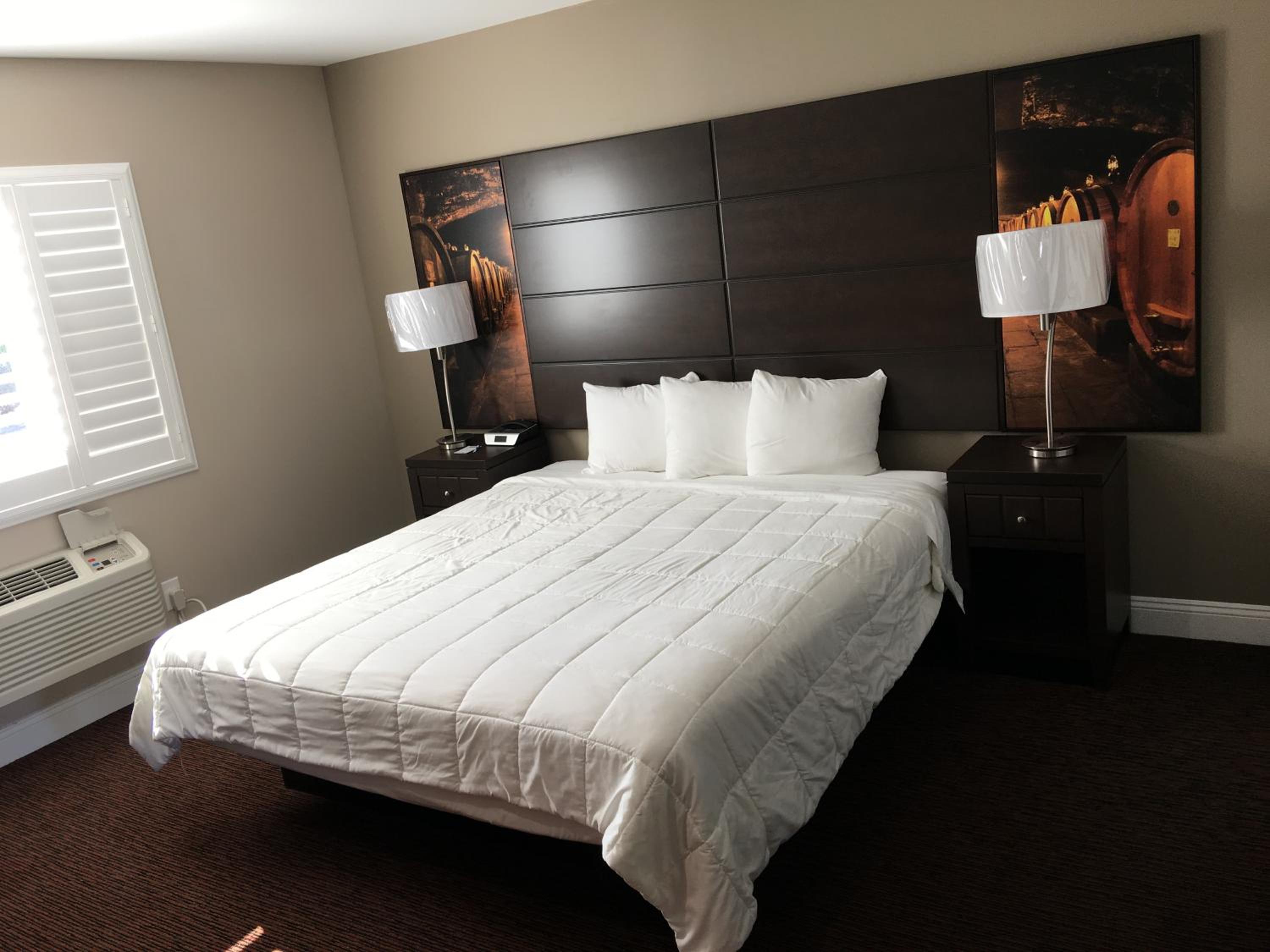 King Room - Non-Smoking photo 3