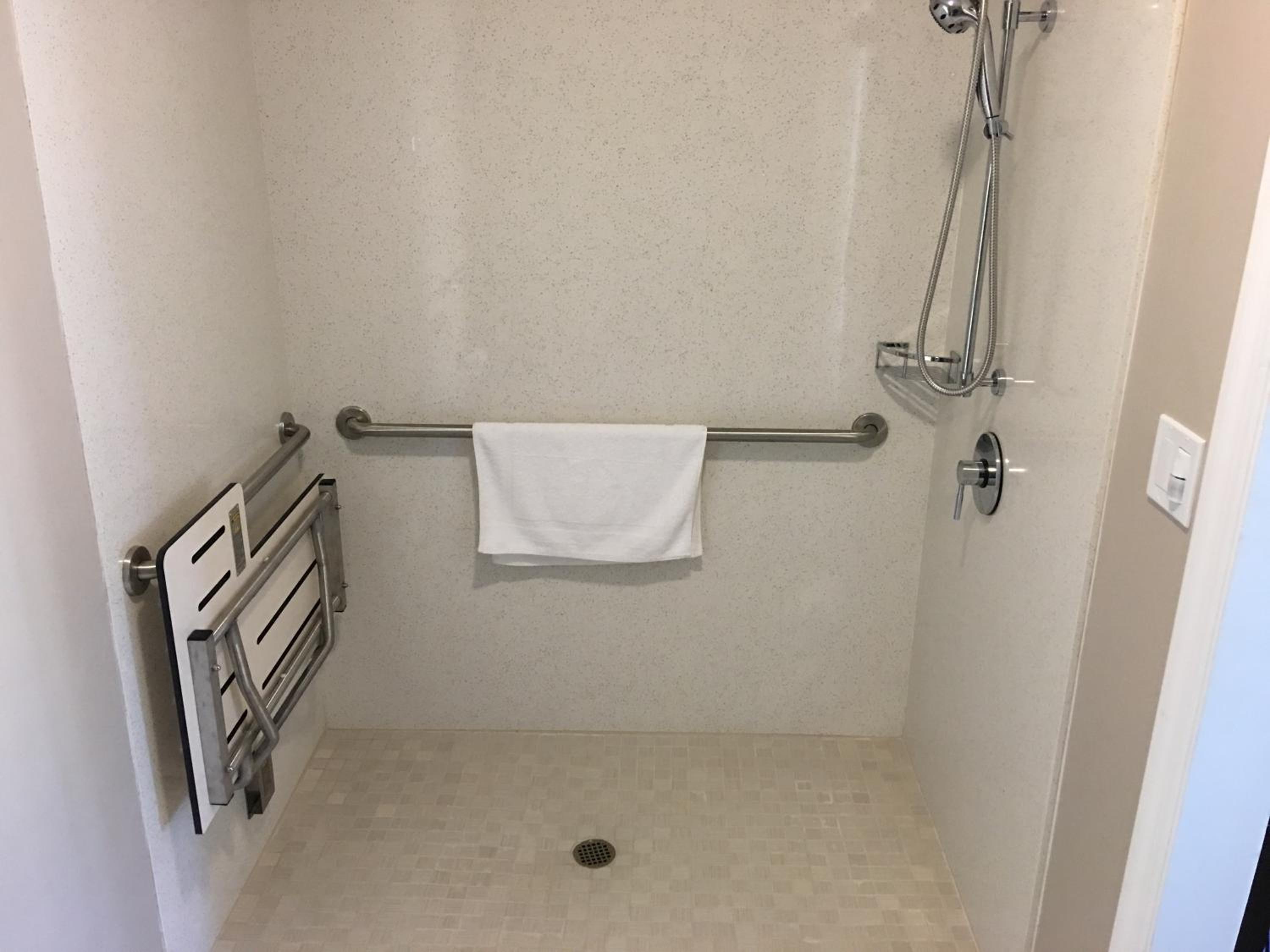 Queen Room - Disability Access/Non-Smoking photo 2