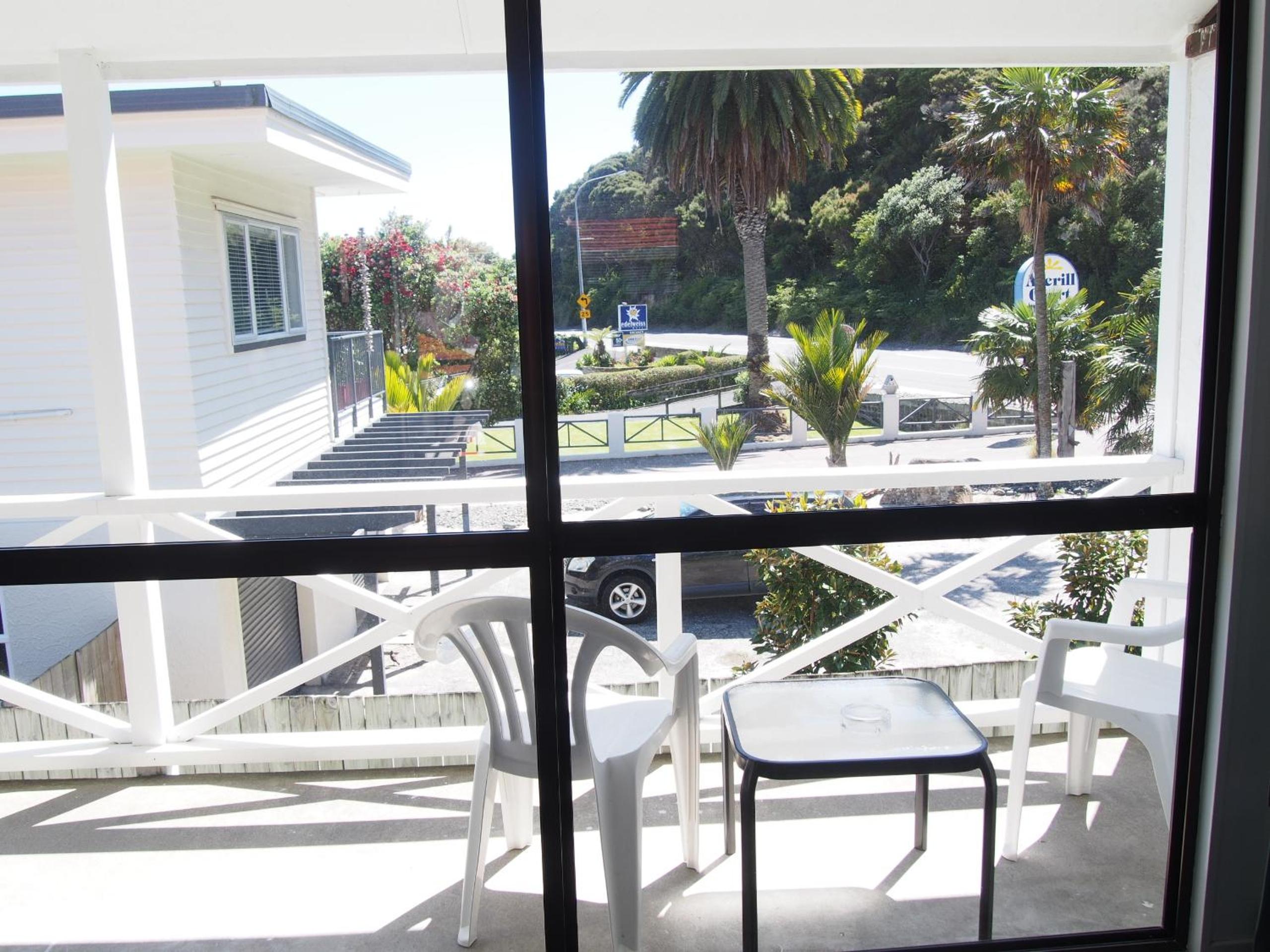 One-Bedroom Apartment - Photo 7