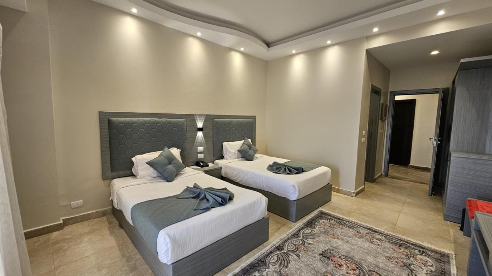 Double Room with Pool View photo 1