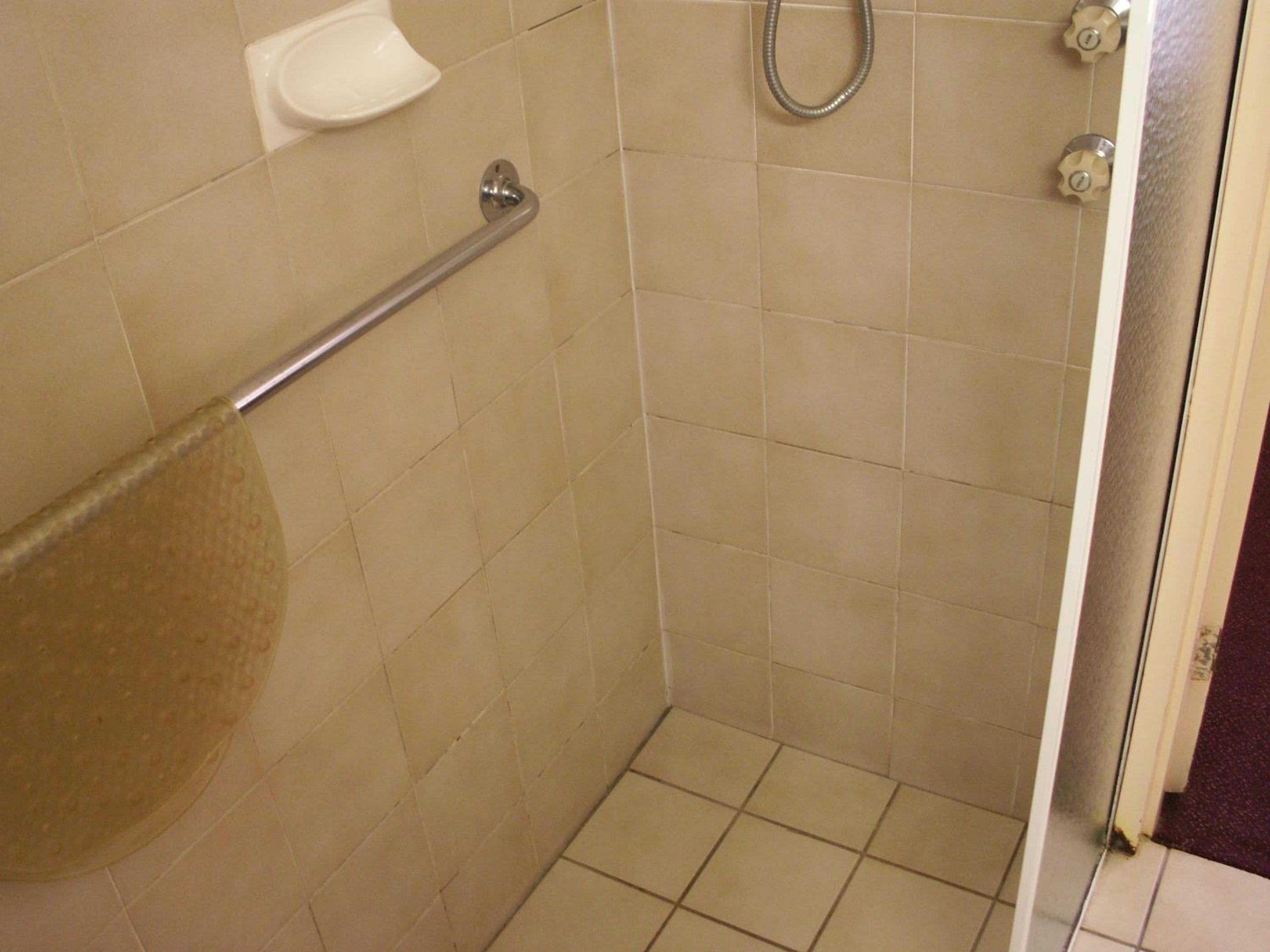 Queen Room - Disability Access photo 3