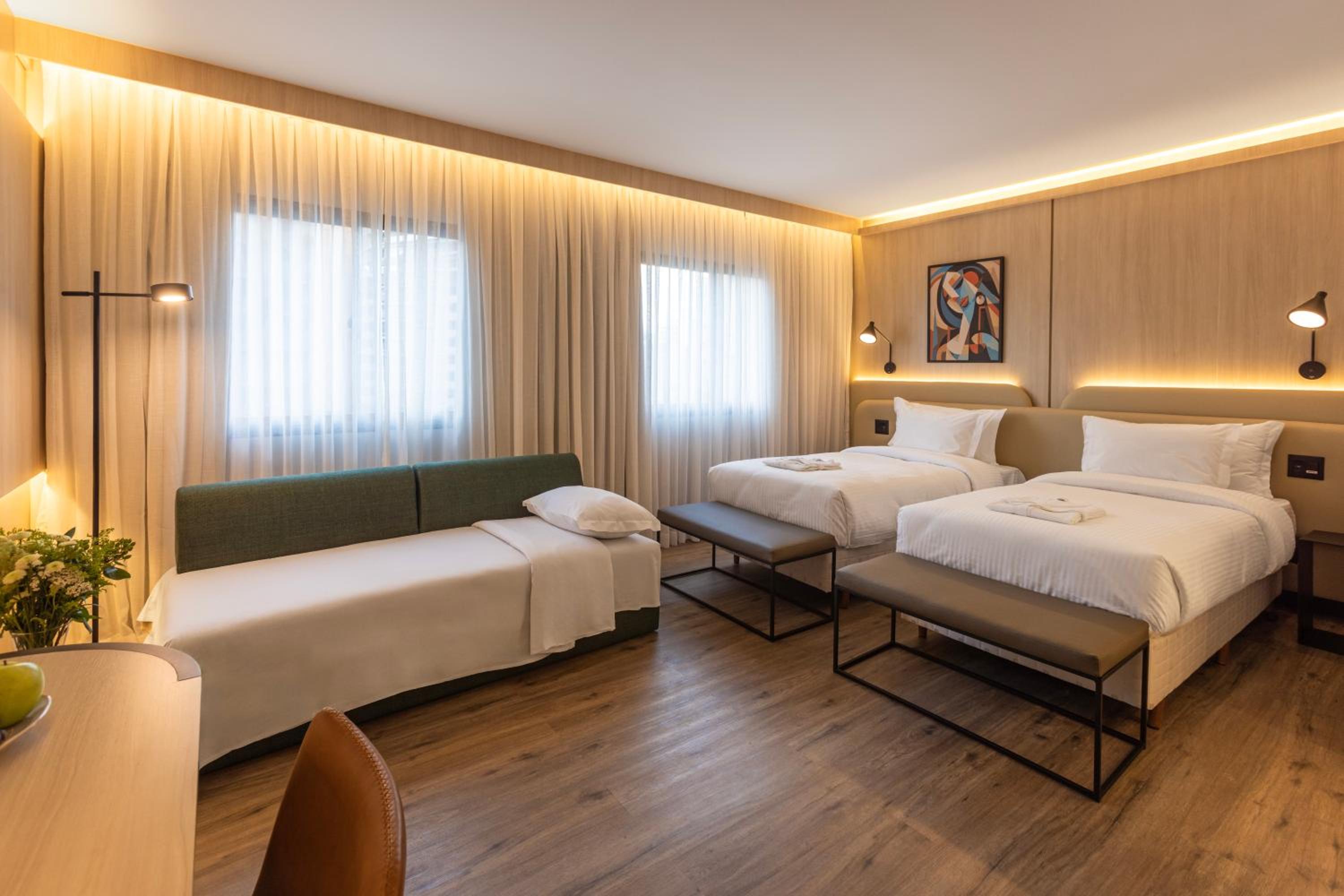 Luxo Triplo Twin - 2 Camas Solteiro e 1 Sofá Cama