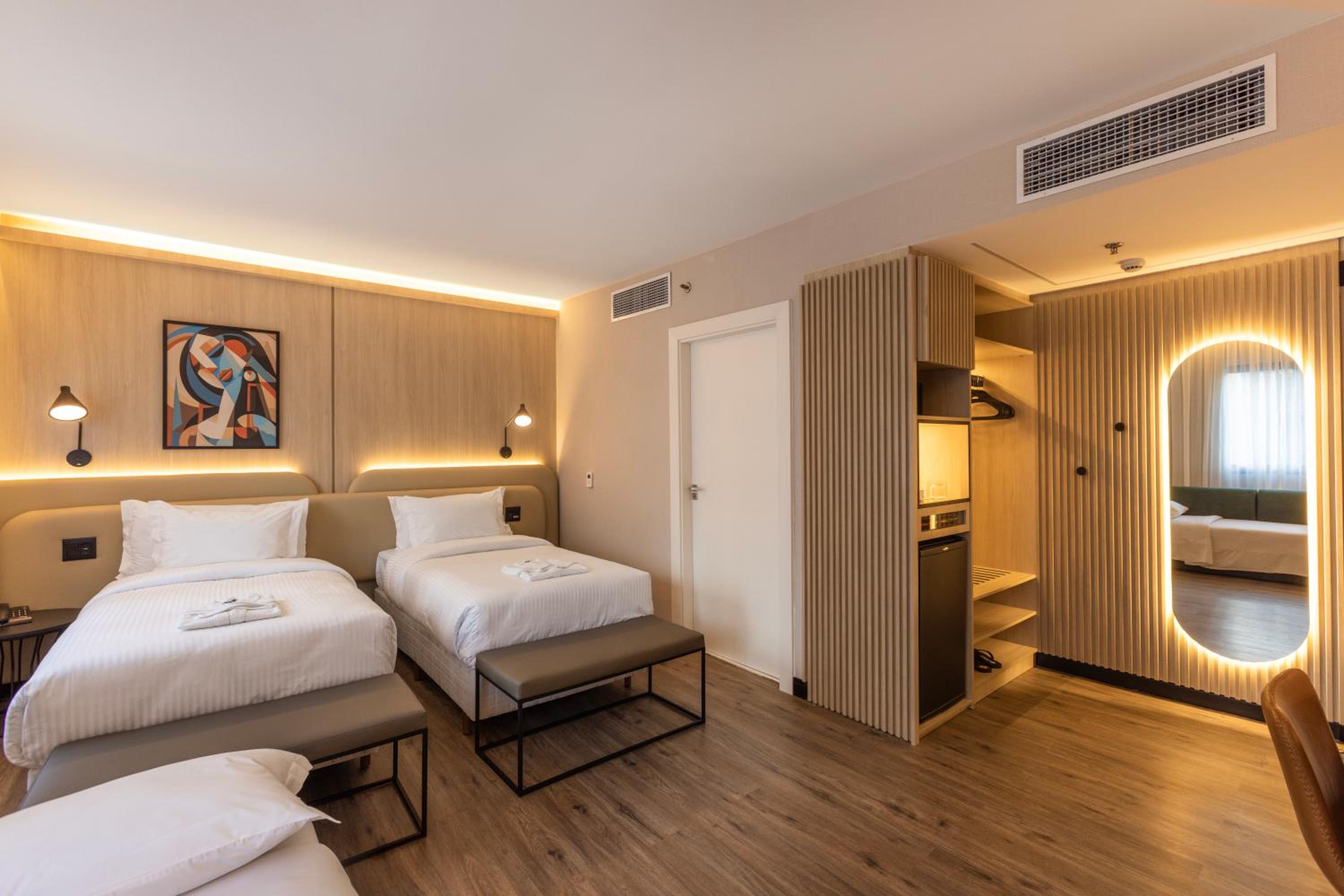 Luxo Triplo Twin - 2 Camas Solteiro e 1 Sofá Cama