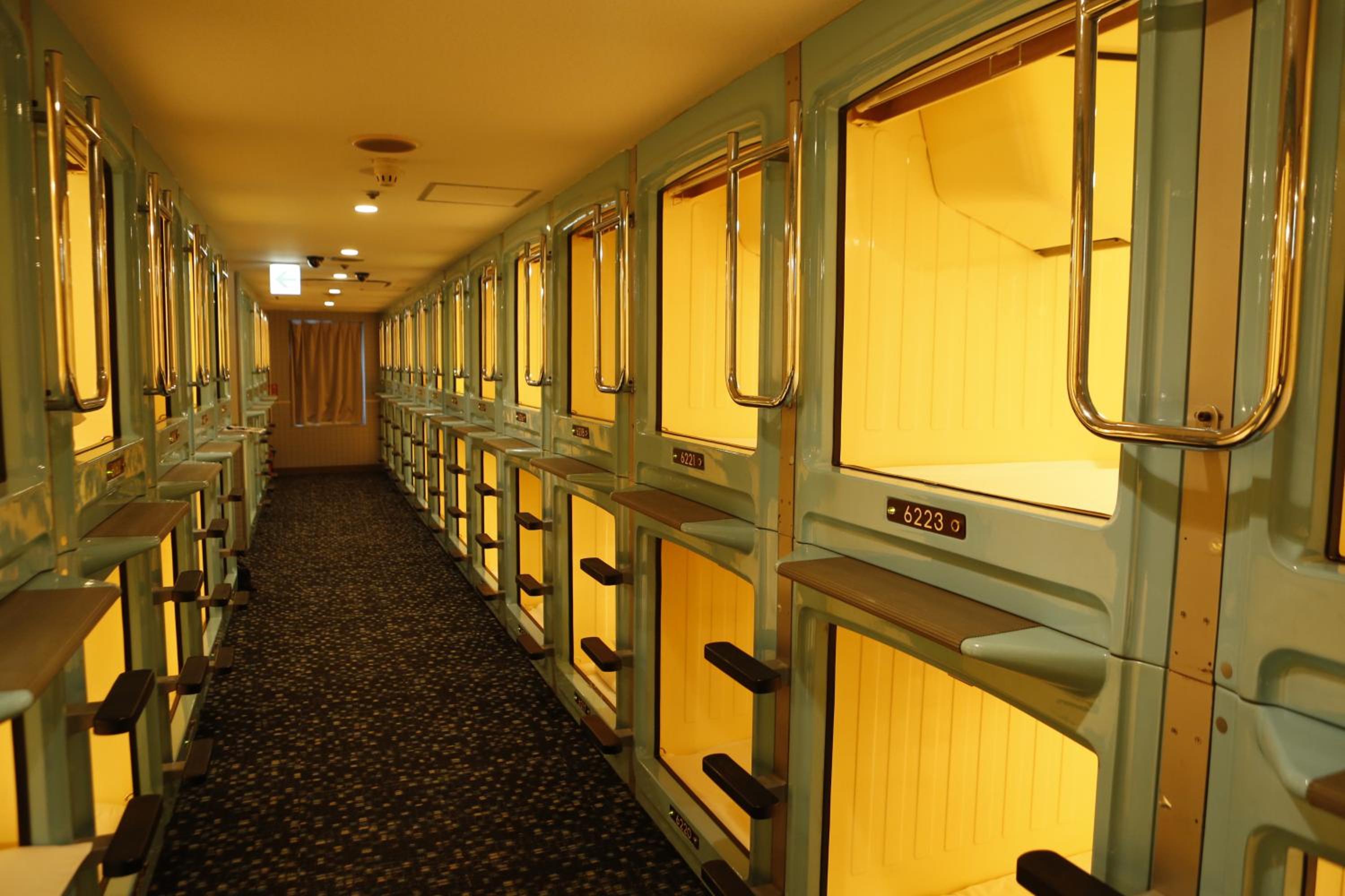 Two Capsule Rooms for Male - Non-Smoking - Photo 1