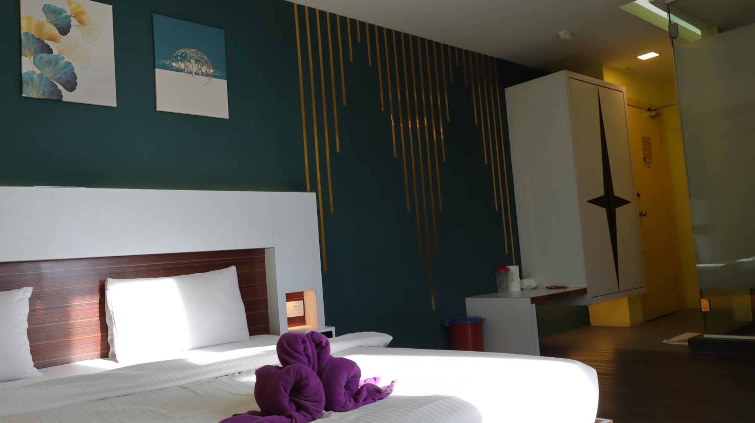 Deluxe Queen Room - Photo 4