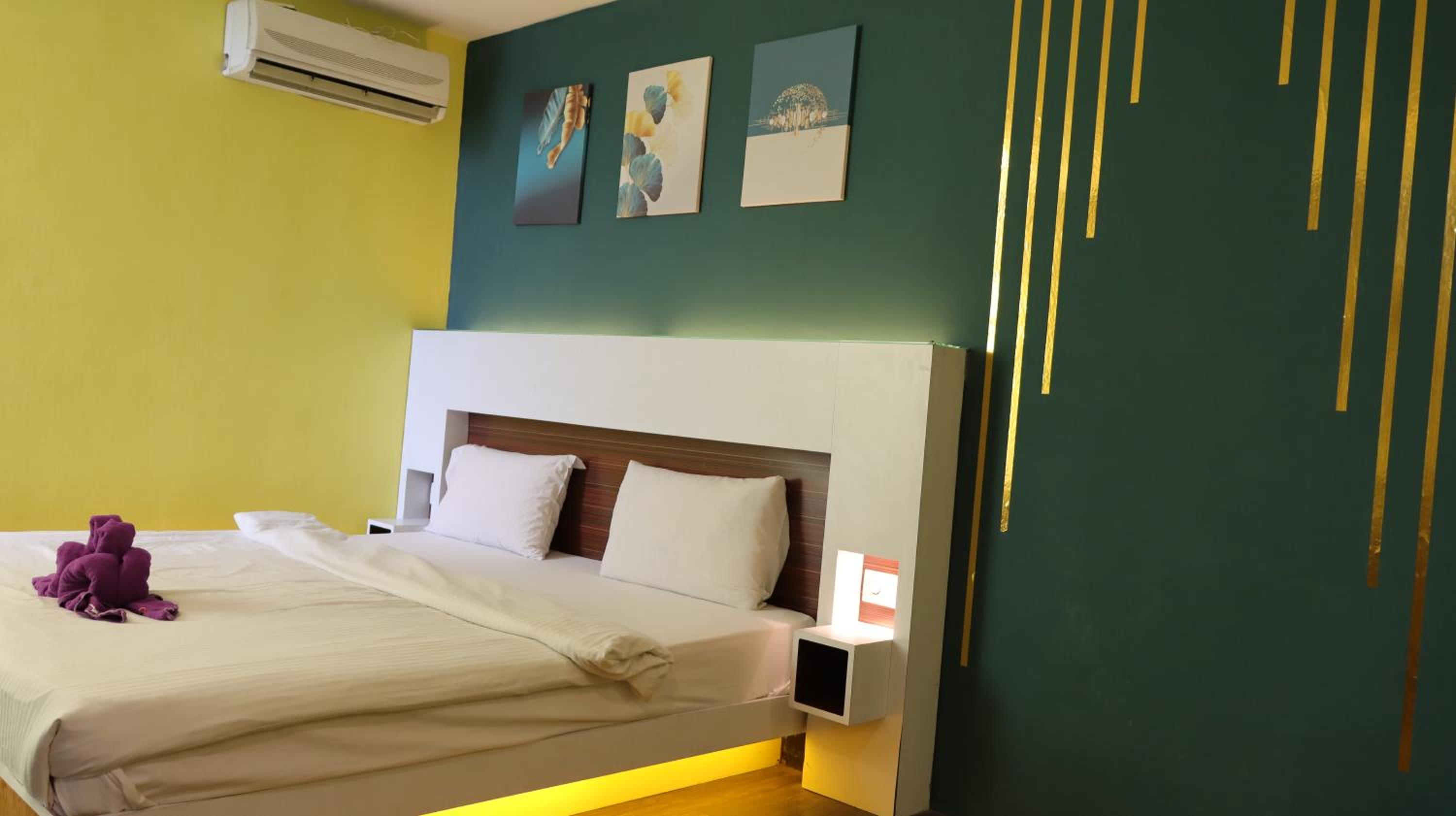 Deluxe Queen Room - Photo 5