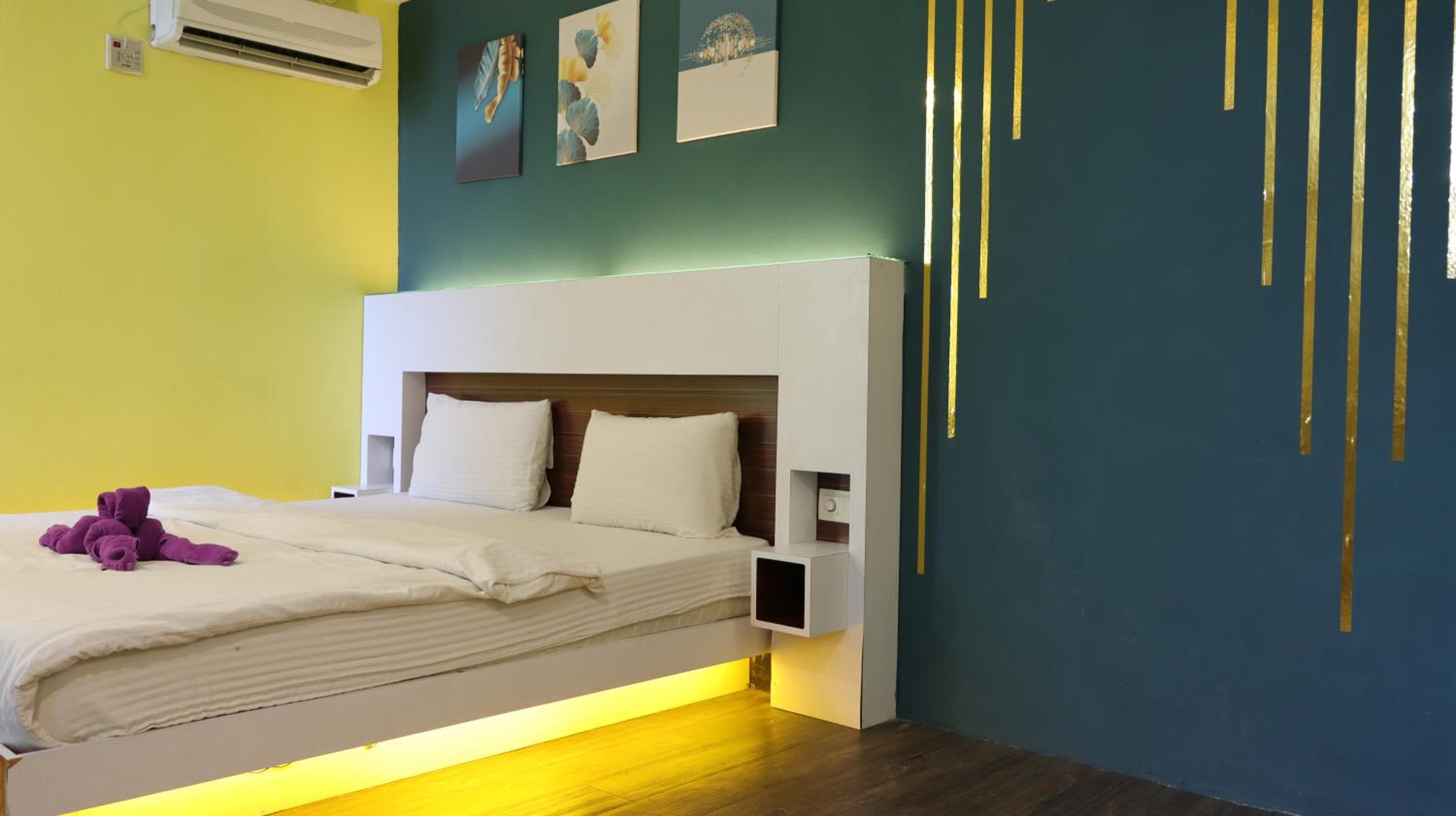 Deluxe Queen Room - Photo 3