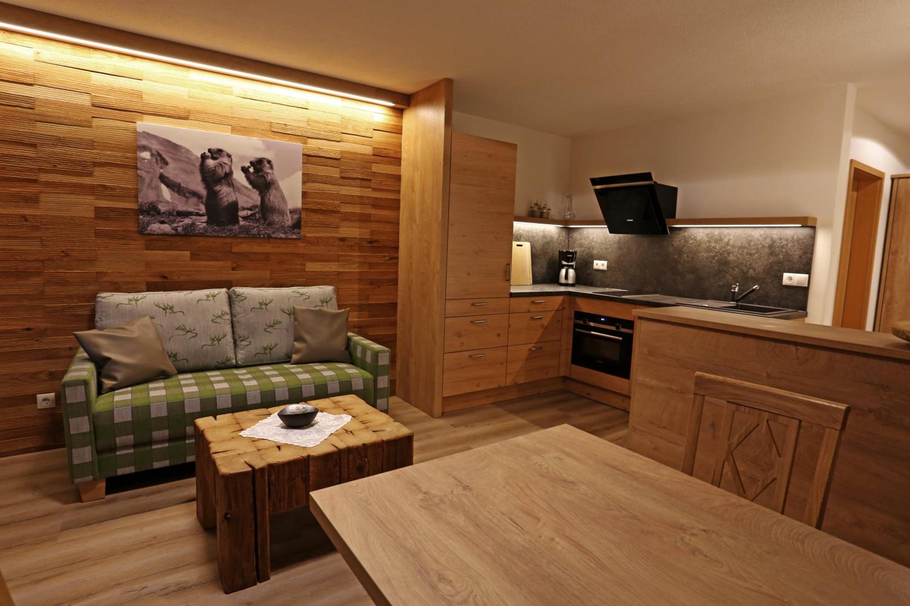 Two-Bedroom Apartment with Mountain View photo 2