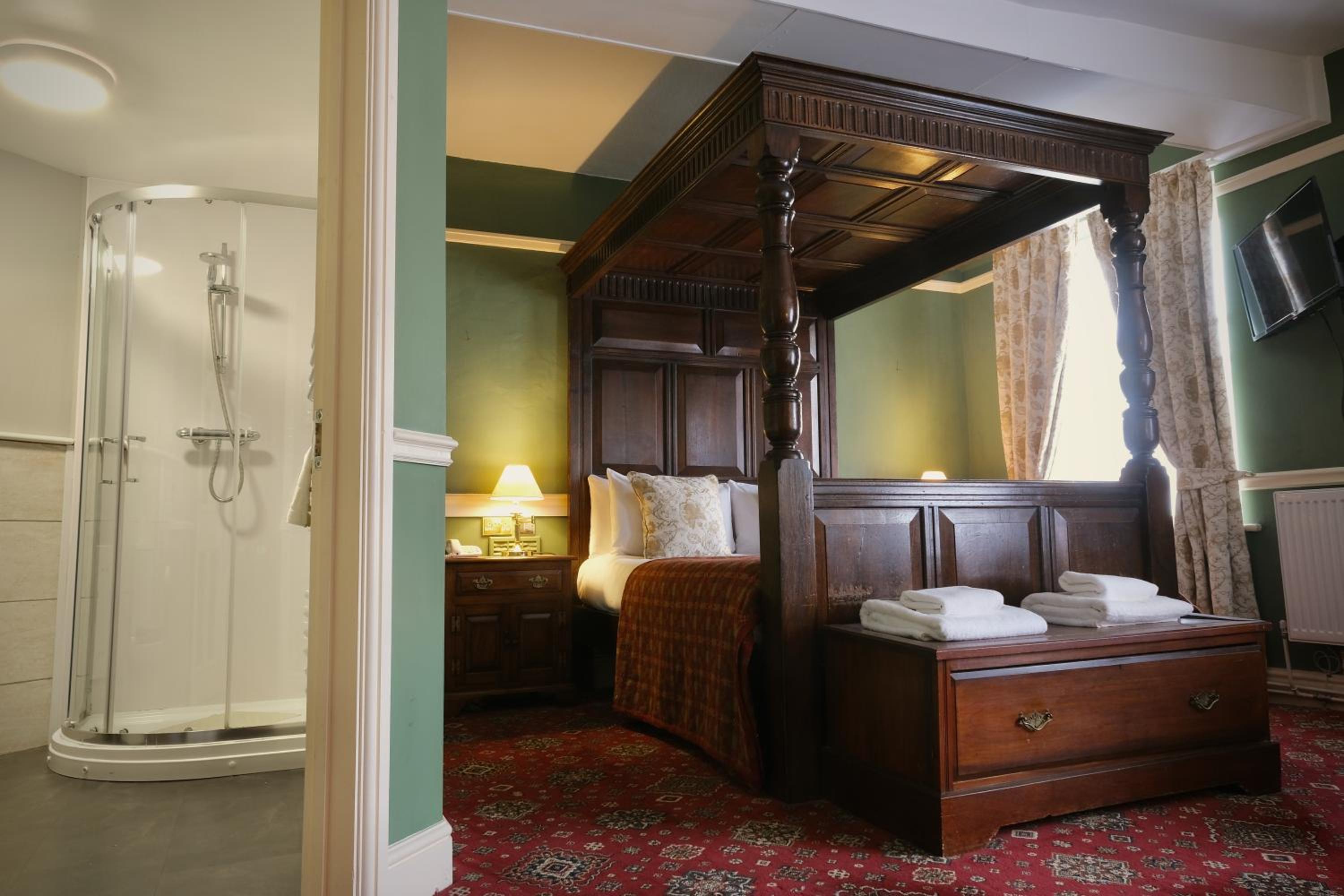 Deluxe King Room