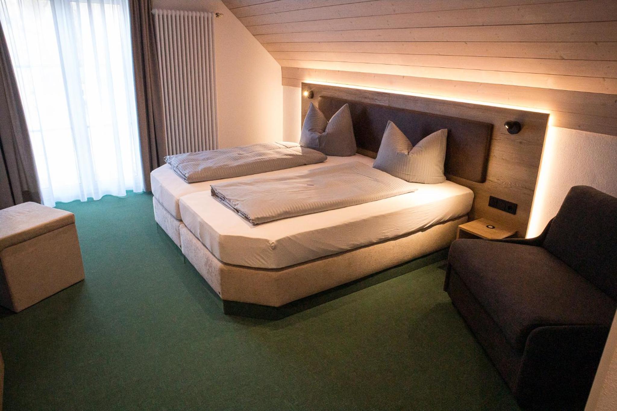 Deluxe Double or Twin Room with Garden View photo 2