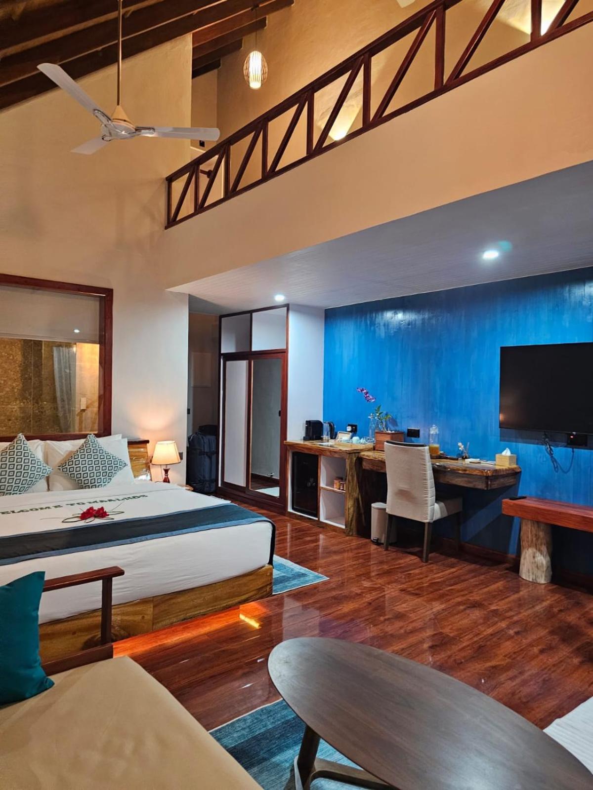 Seaview Family Room with Jacuzzi photo 2