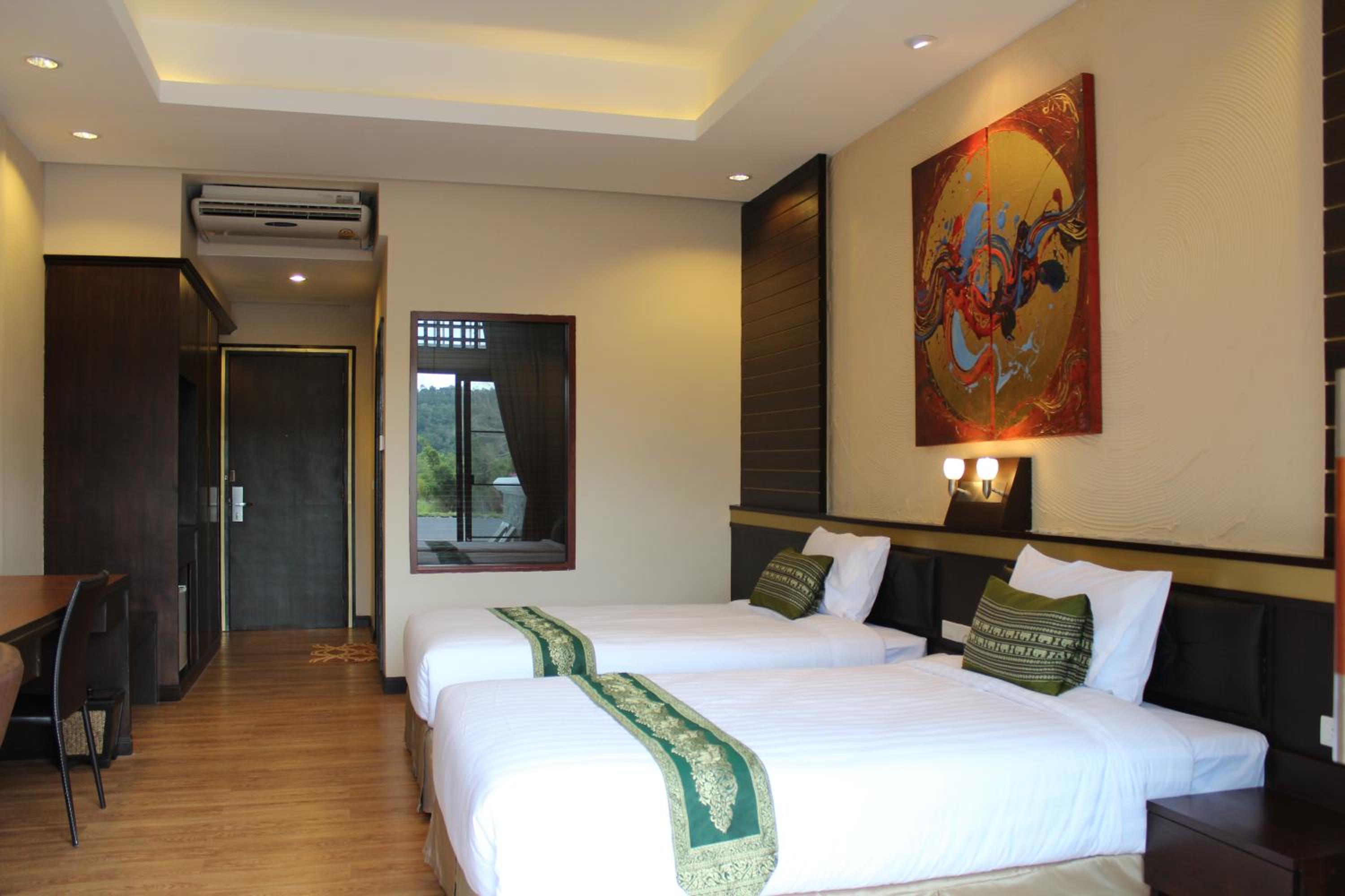 Superior Deluxe Double or Twin Room with Pool View photo 3