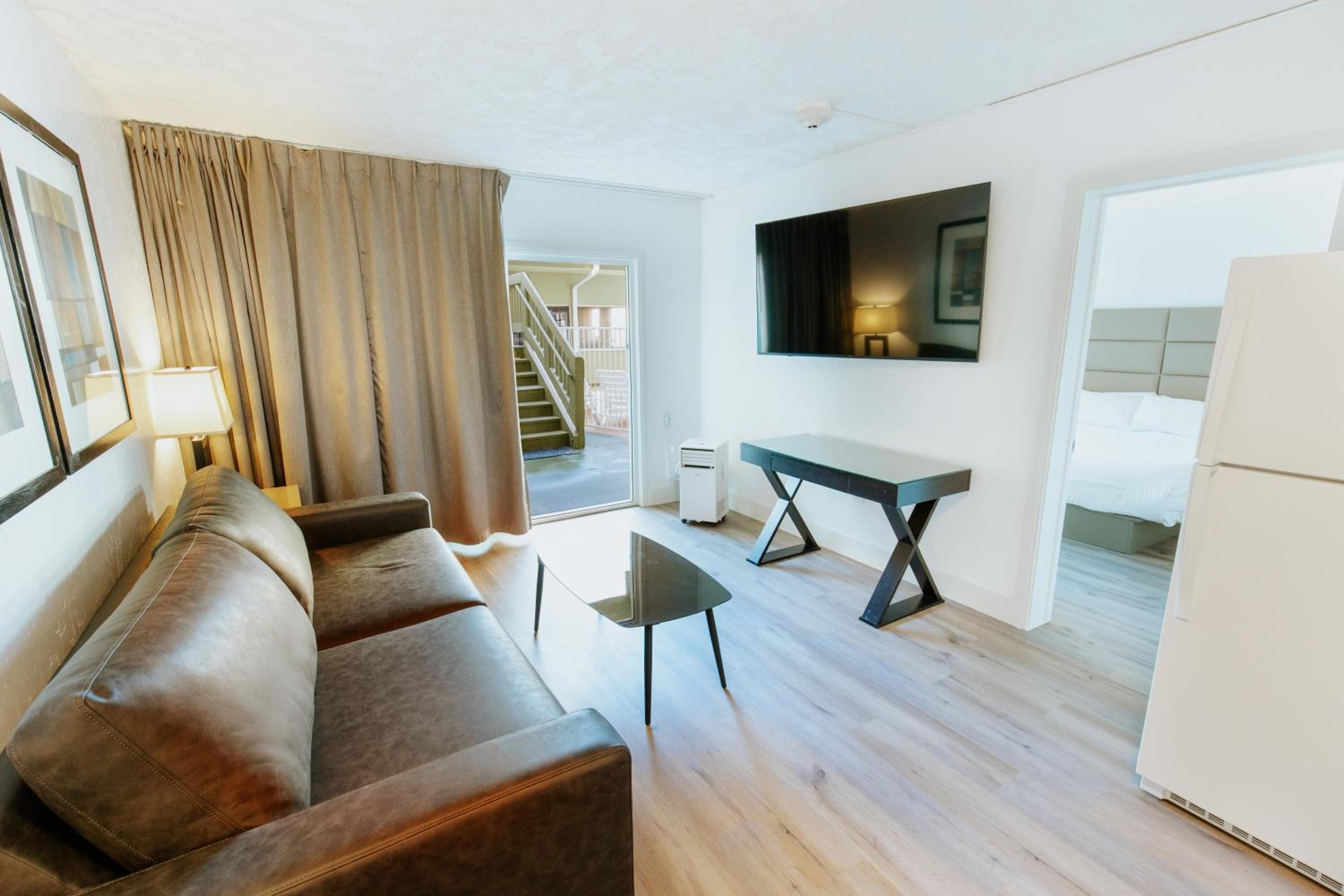 Suite with Pool View