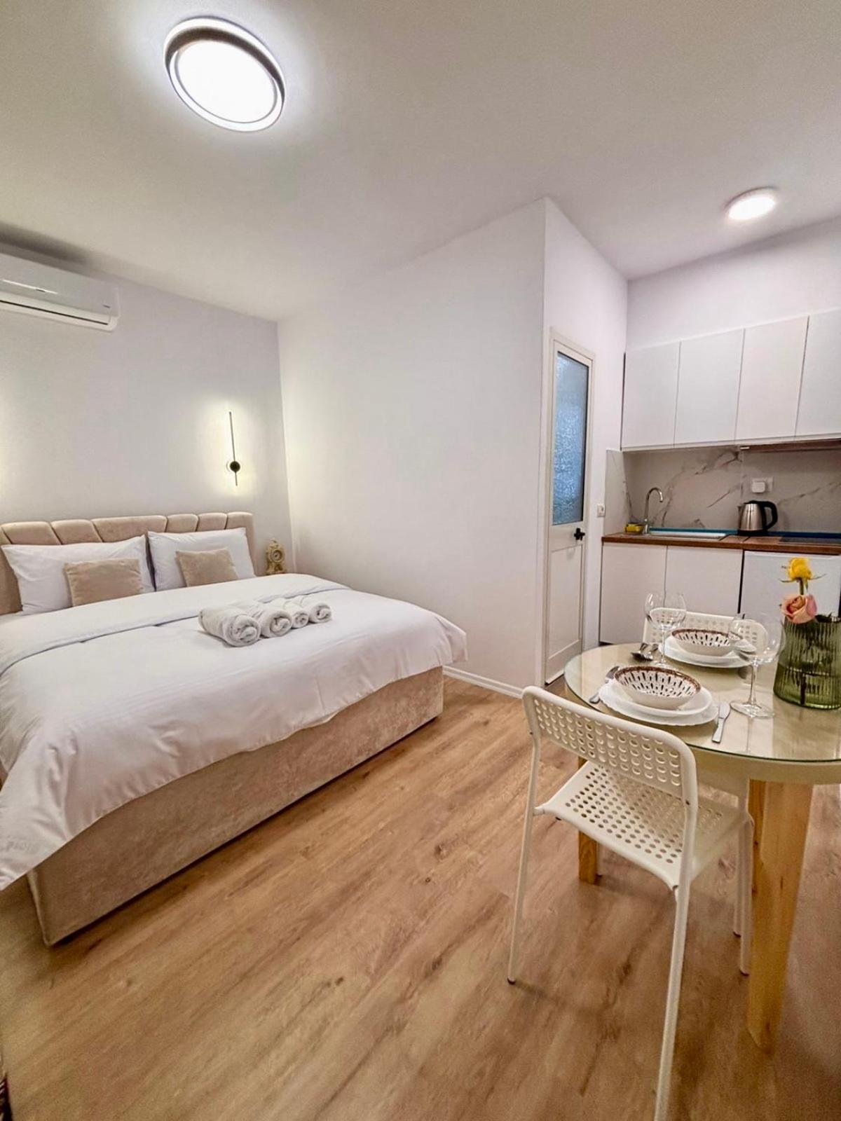 Deluxe Double Room with Balcony photo 2