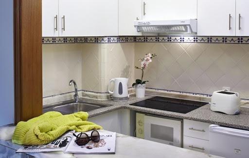 One-Bedroom Apartment with Sea View - Photo 2