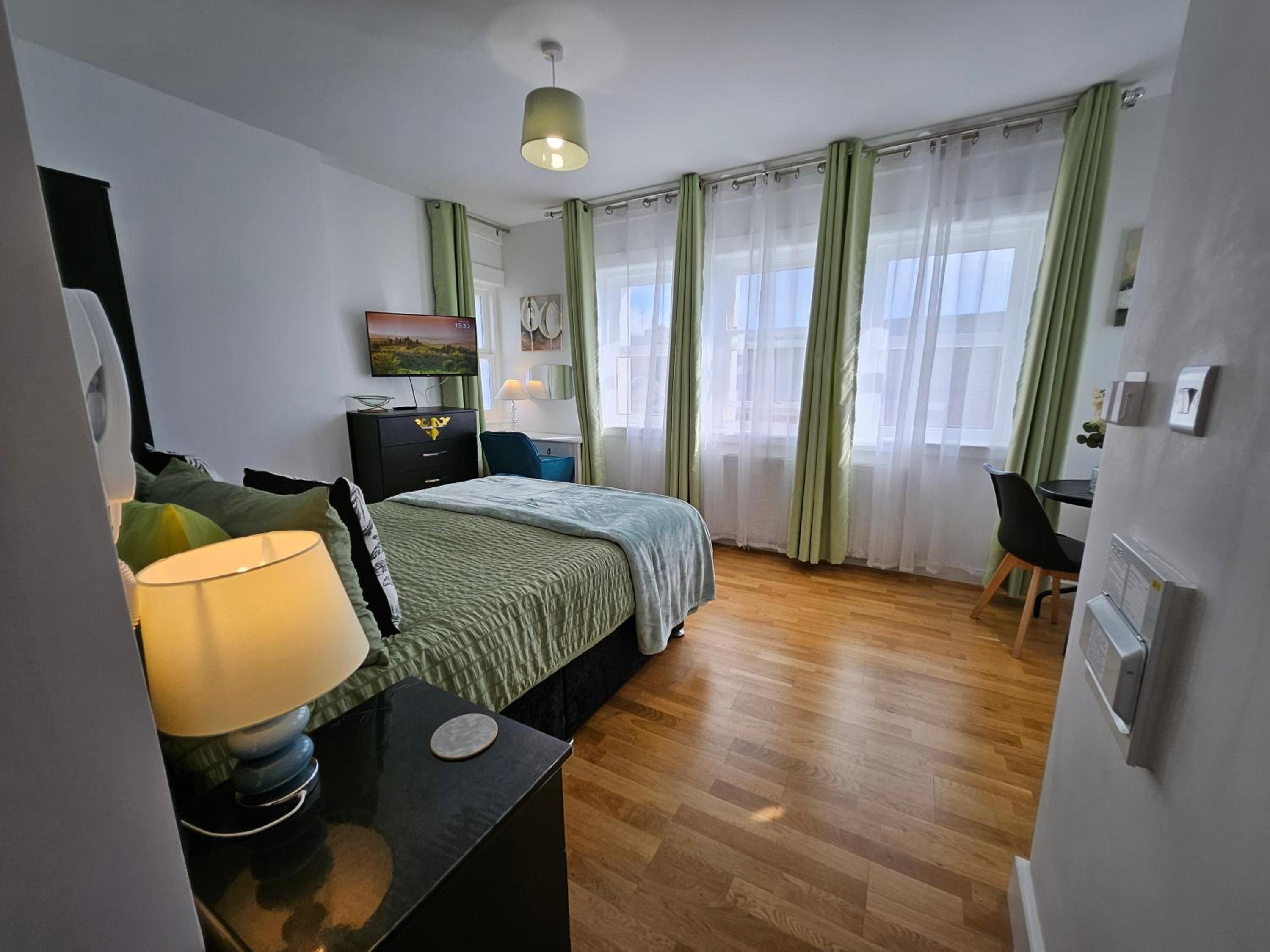 Deluxe Suite 3