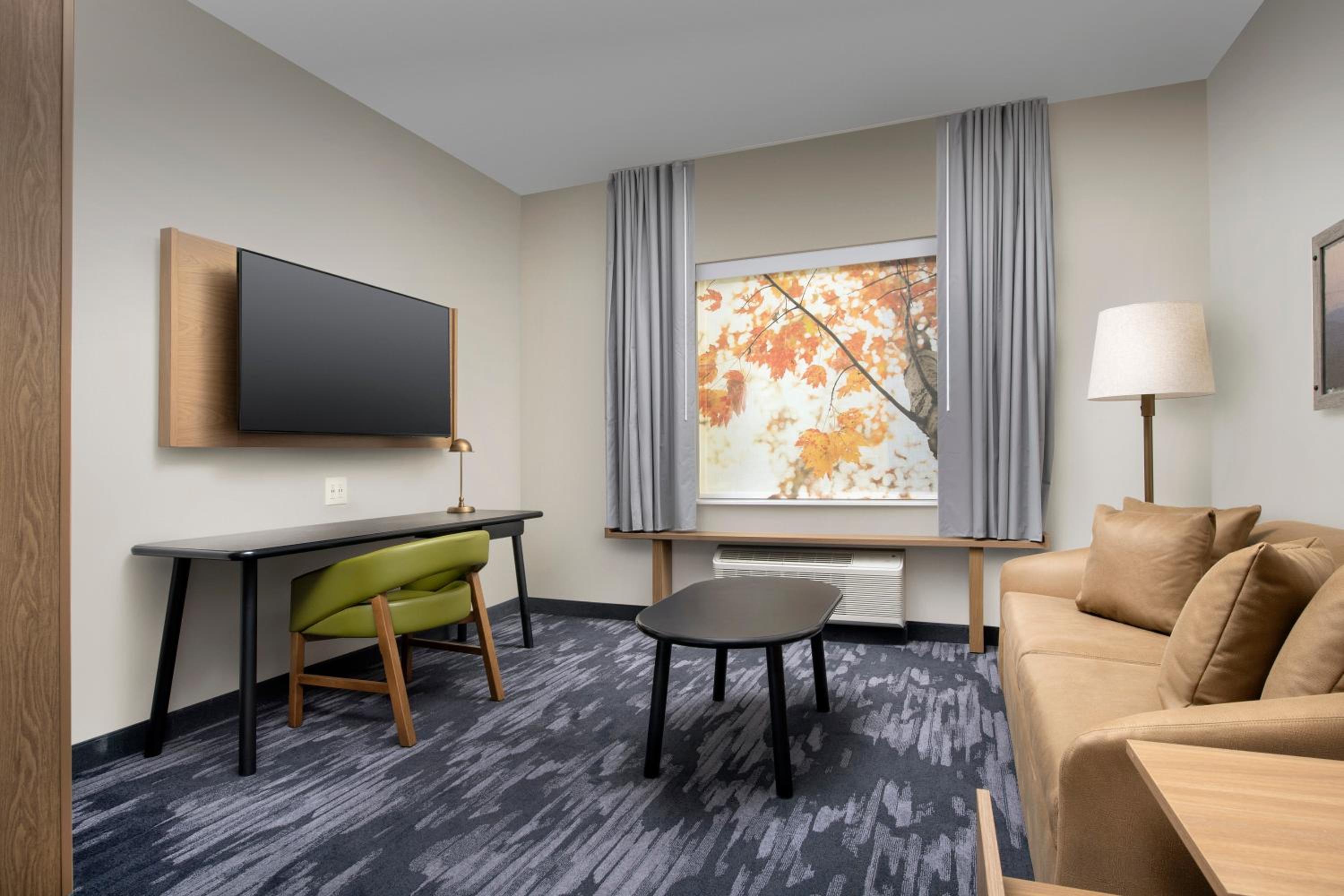King Suite with Sofa Bed and Bathtub - Mobility Access photo 1