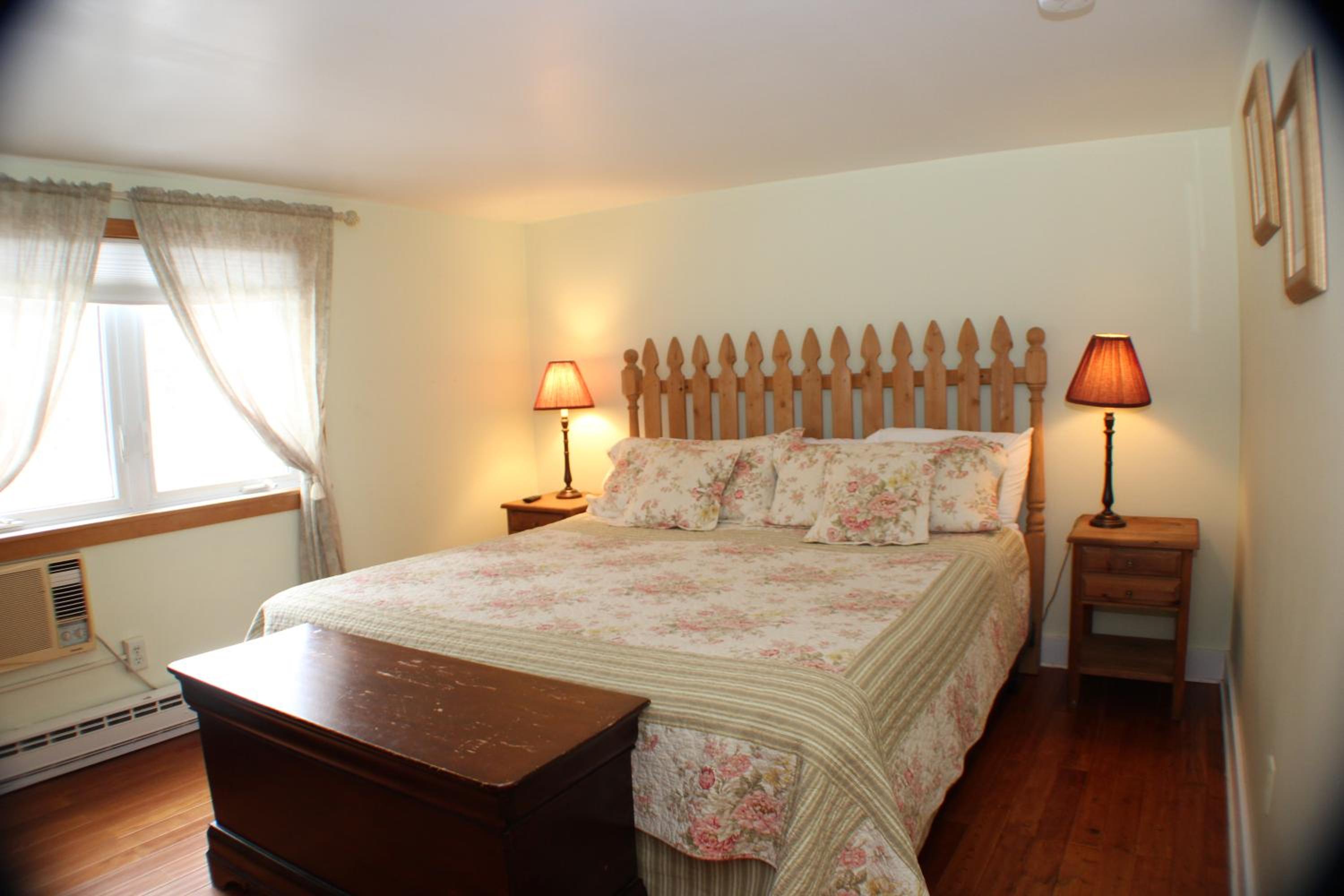 Queen Room photo 2
