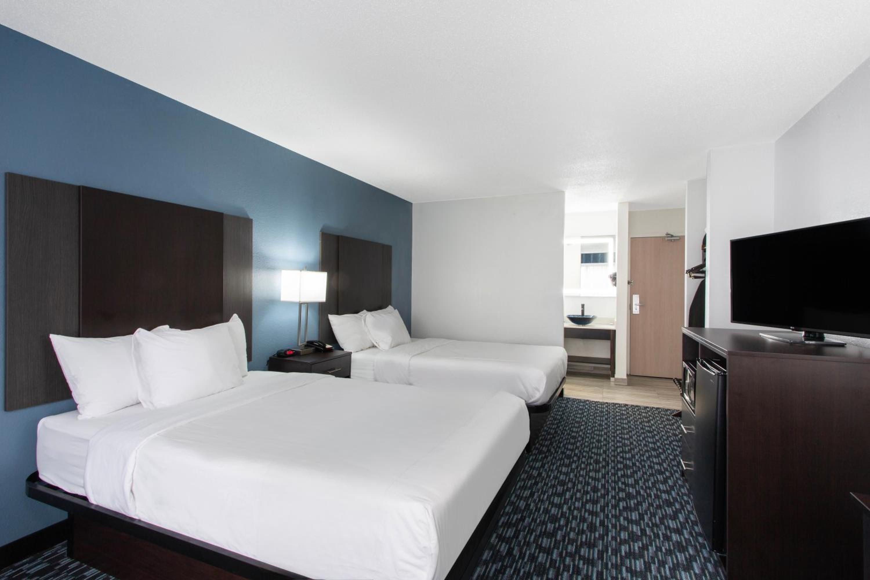 Quadruple Room with Tub - Disability Access/Non Smoking